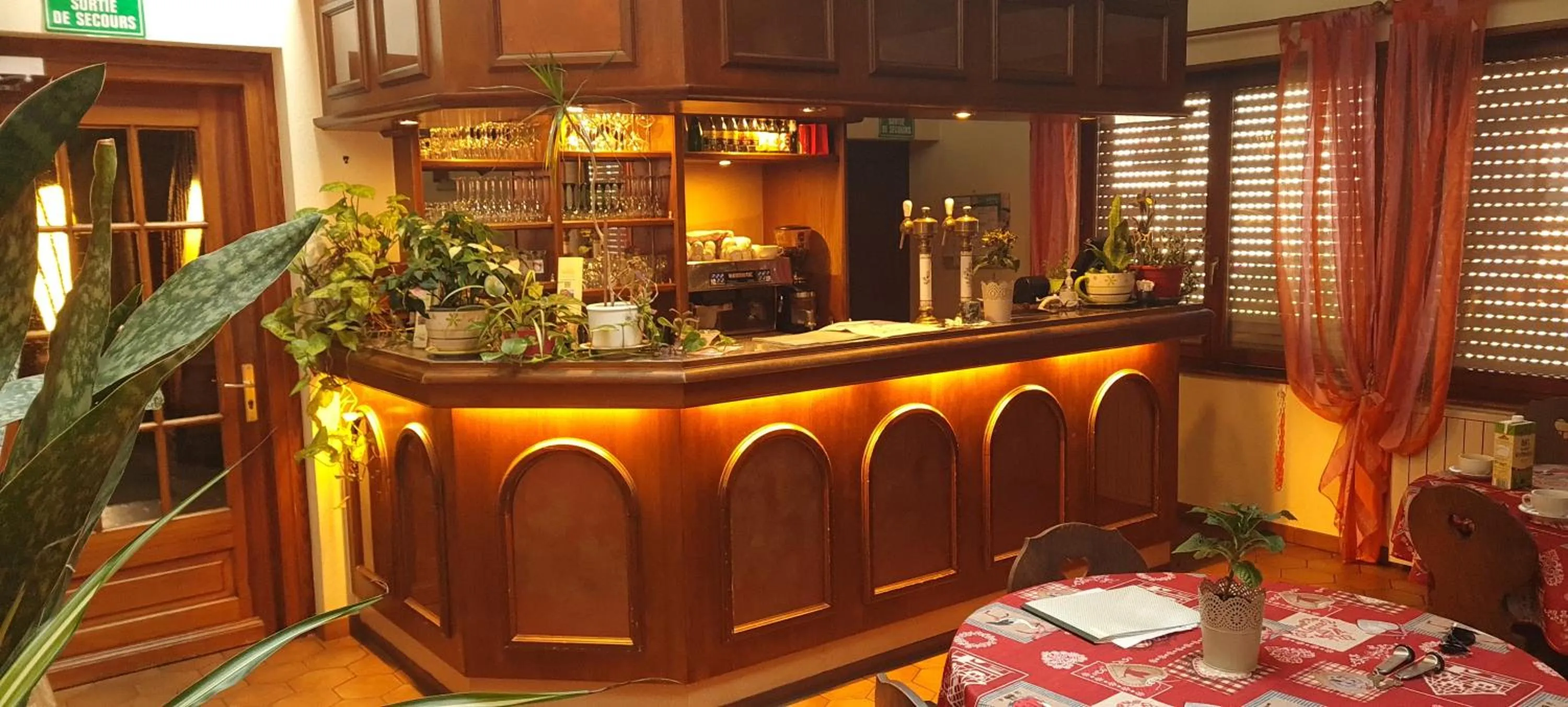 Lounge or bar in A la couronne d'or