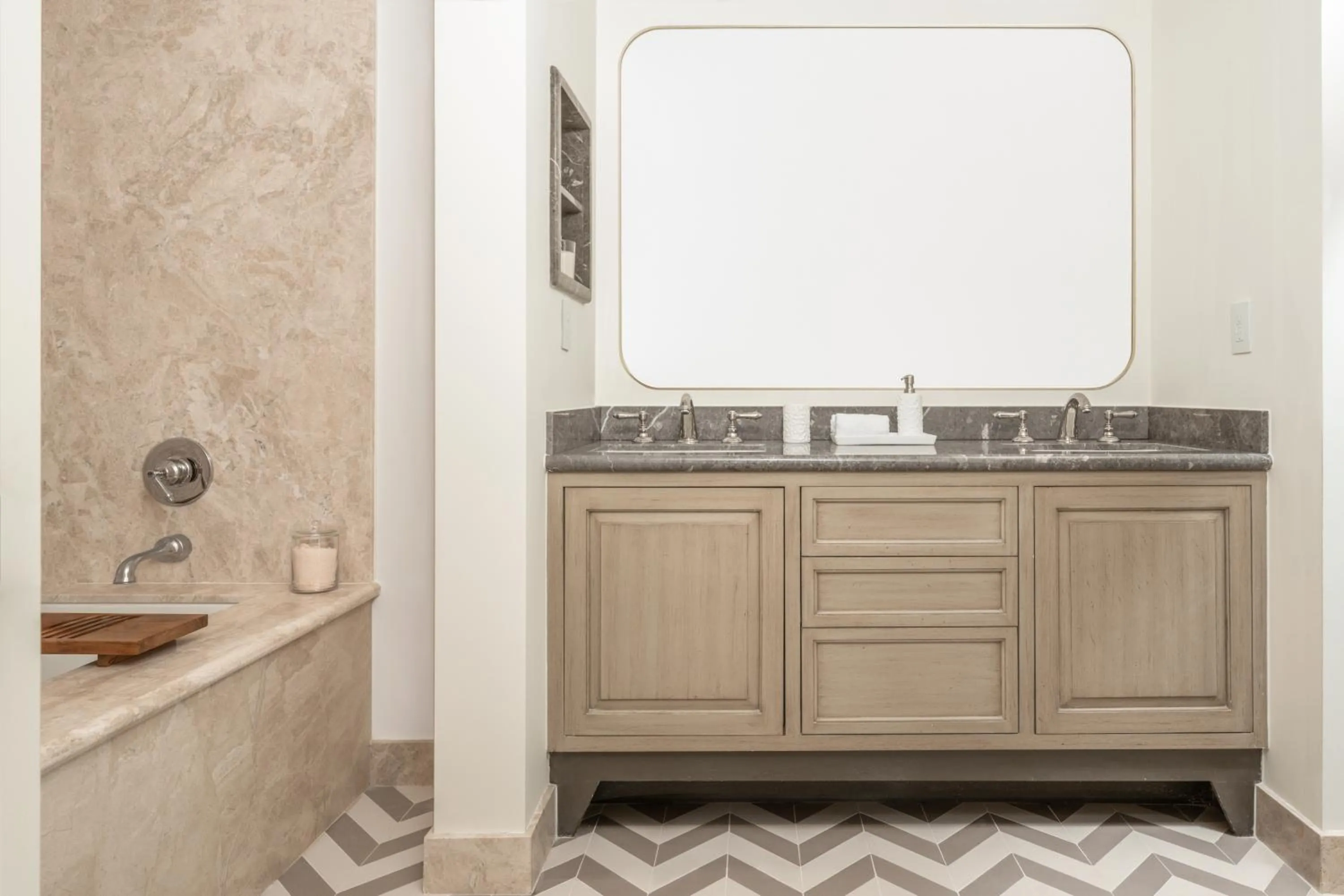 Public Bath in Palm House Hotel Palm Beach