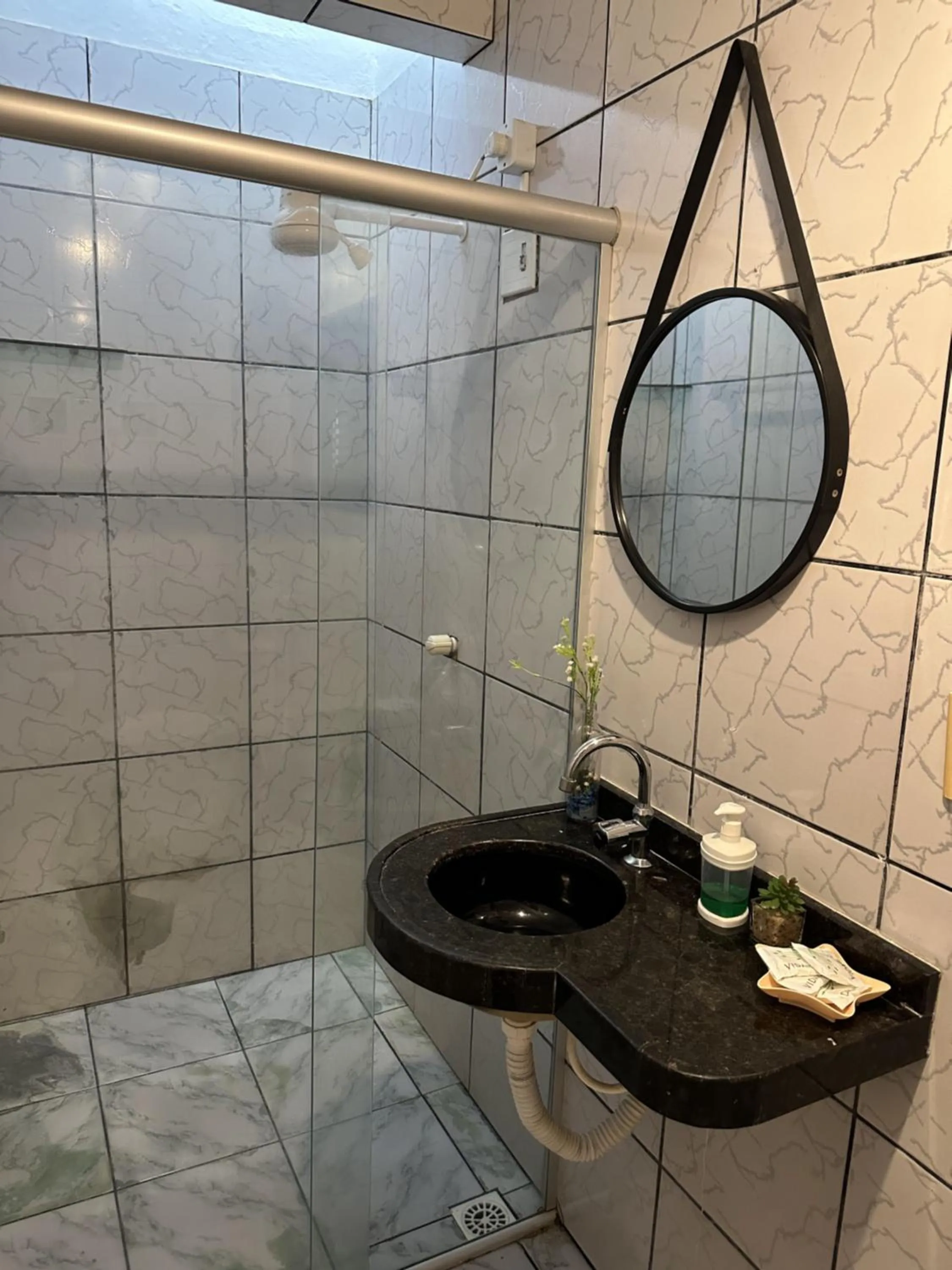 Shower in Pousada Isabel Araújo