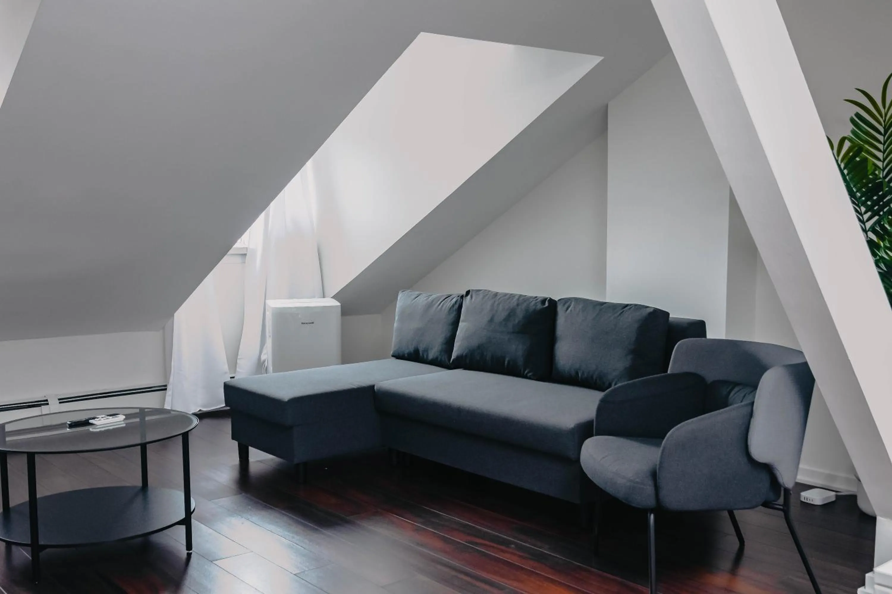 Living room in Lum The Queen