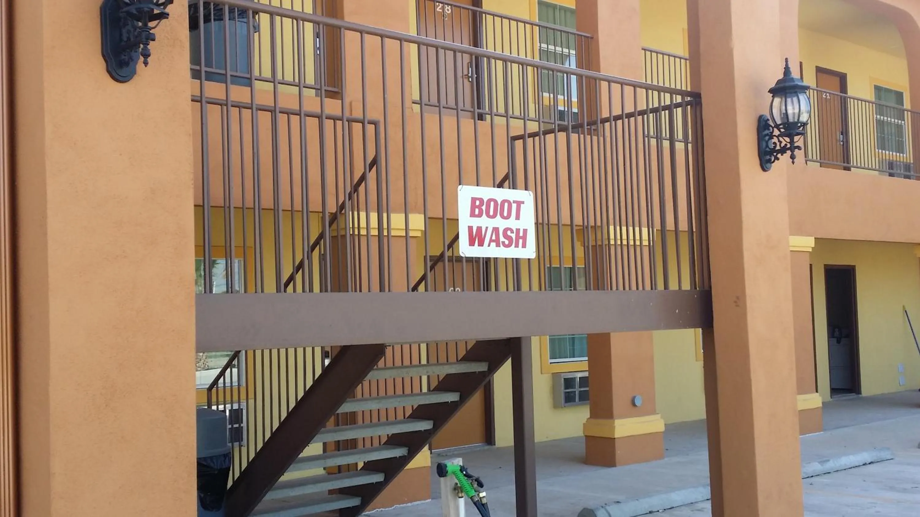 Facade/entrance in Texan Inn and Suites Tilden