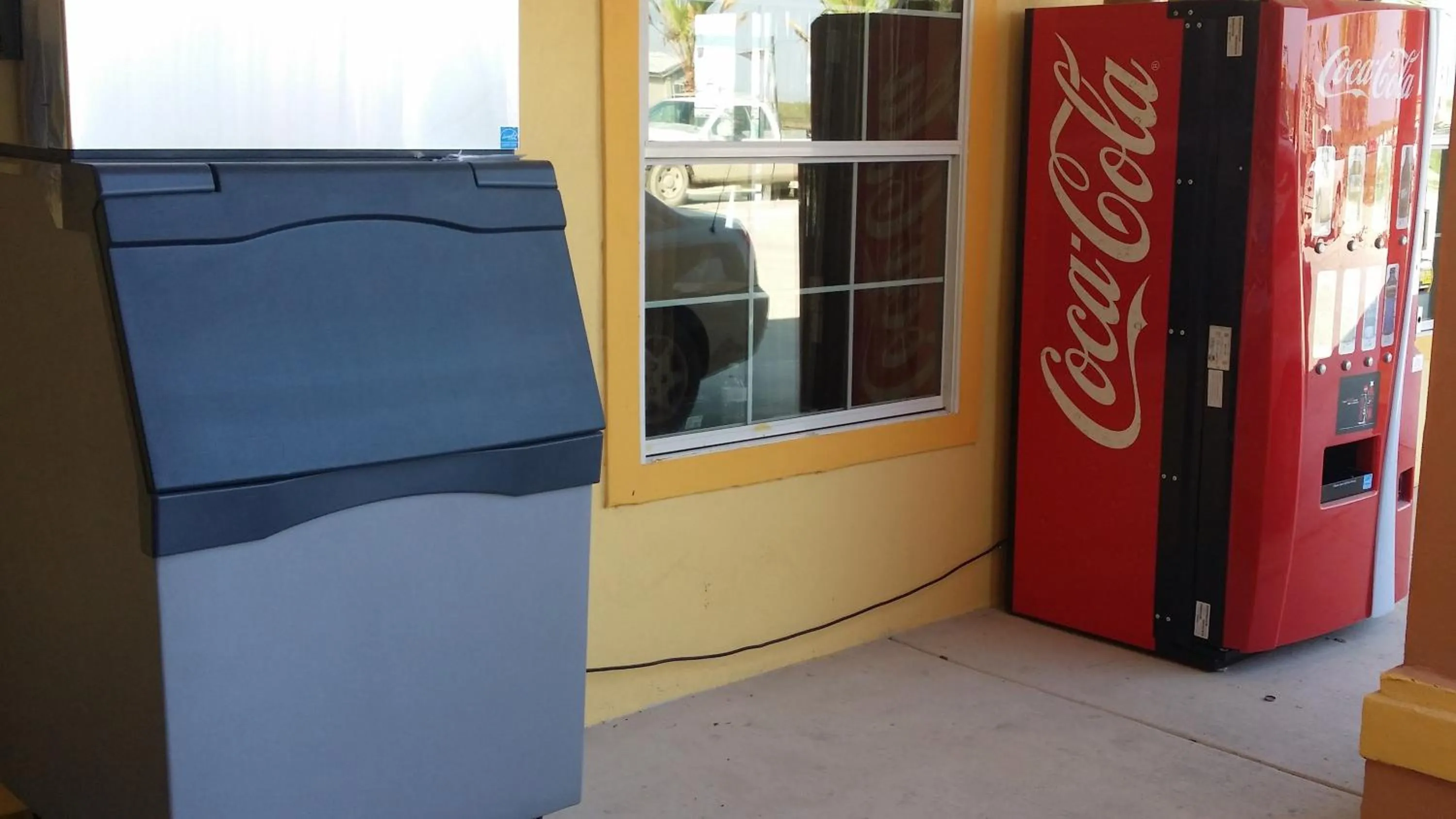 Drinks in Texan Inn and Suites Tilden