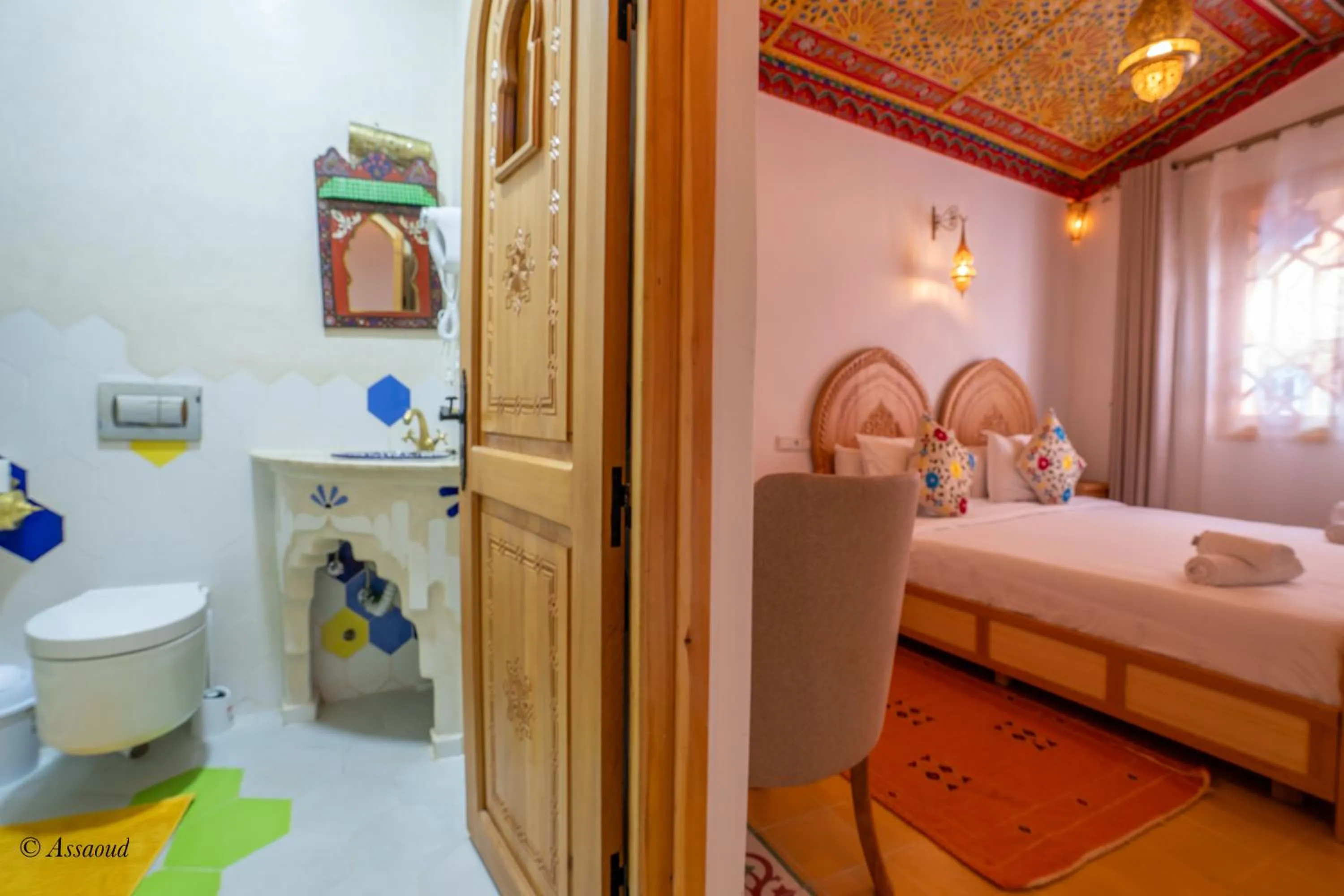 Toilet, Bed in Riad ALHAMBRA