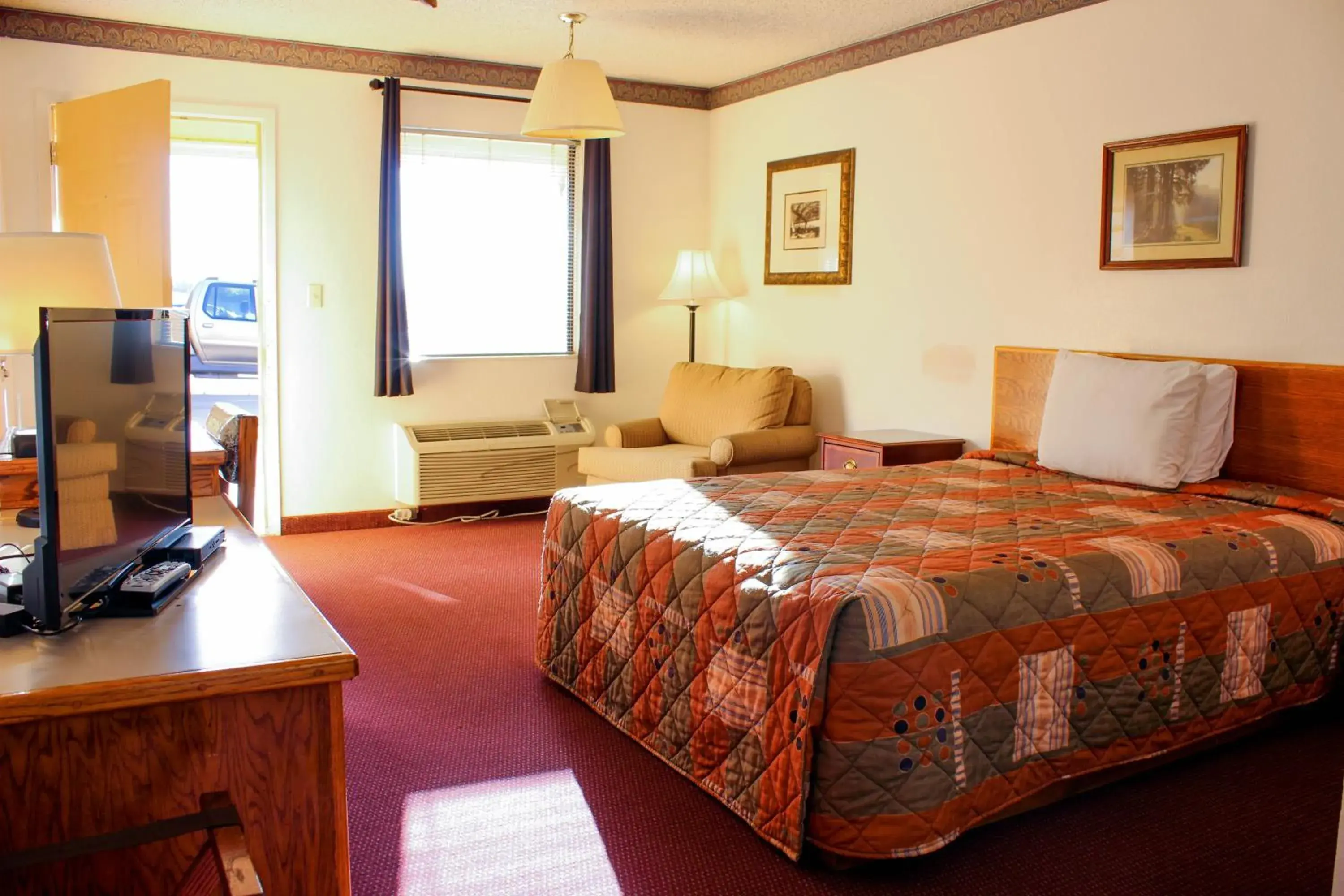 Deluxe Queen Room in WestWorld Country Inn Deluxe Queen Room in WestWorld Country Inn