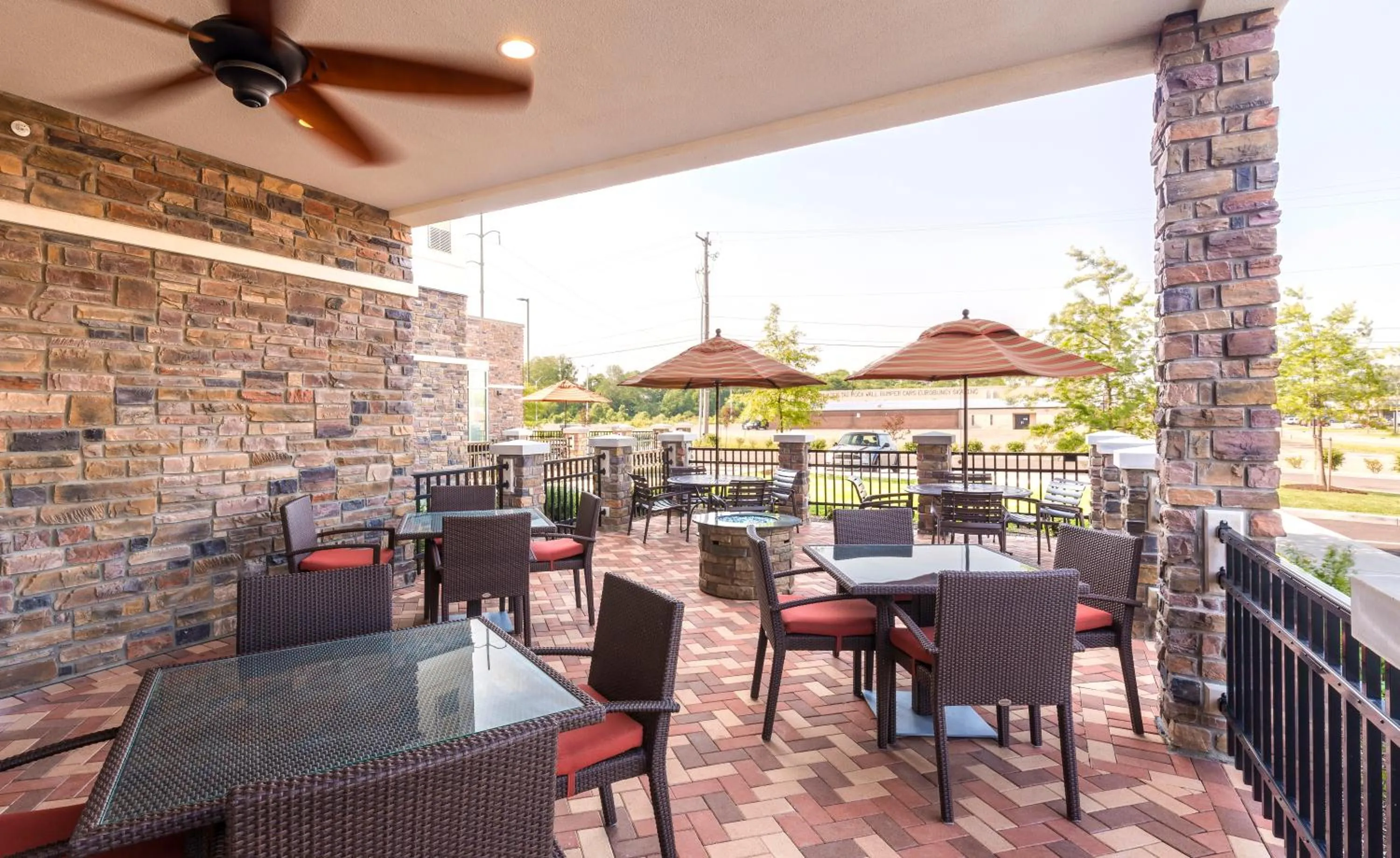 Patio in Hyatt Place Canton