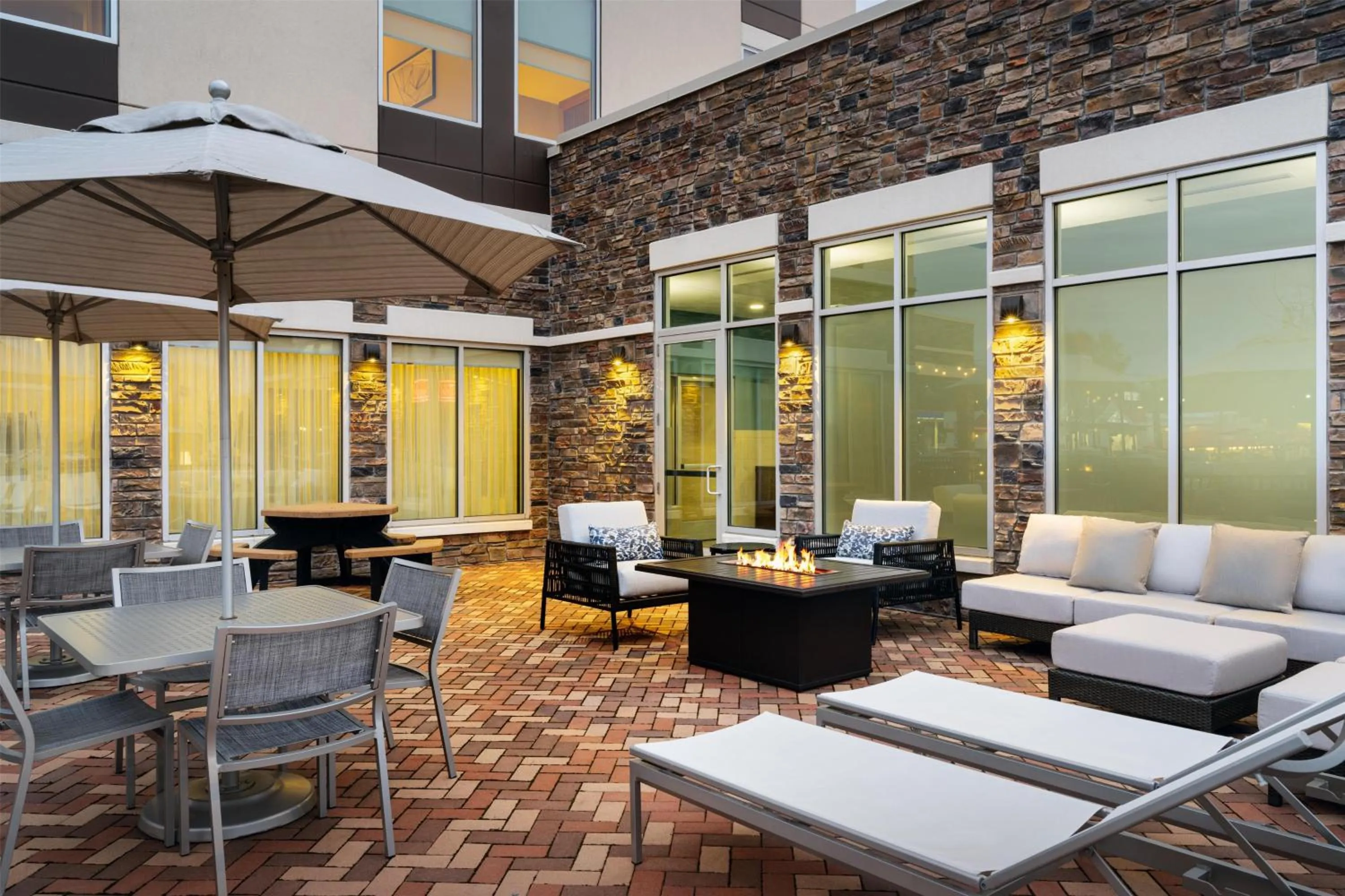 Patio in Hyatt Place Canton