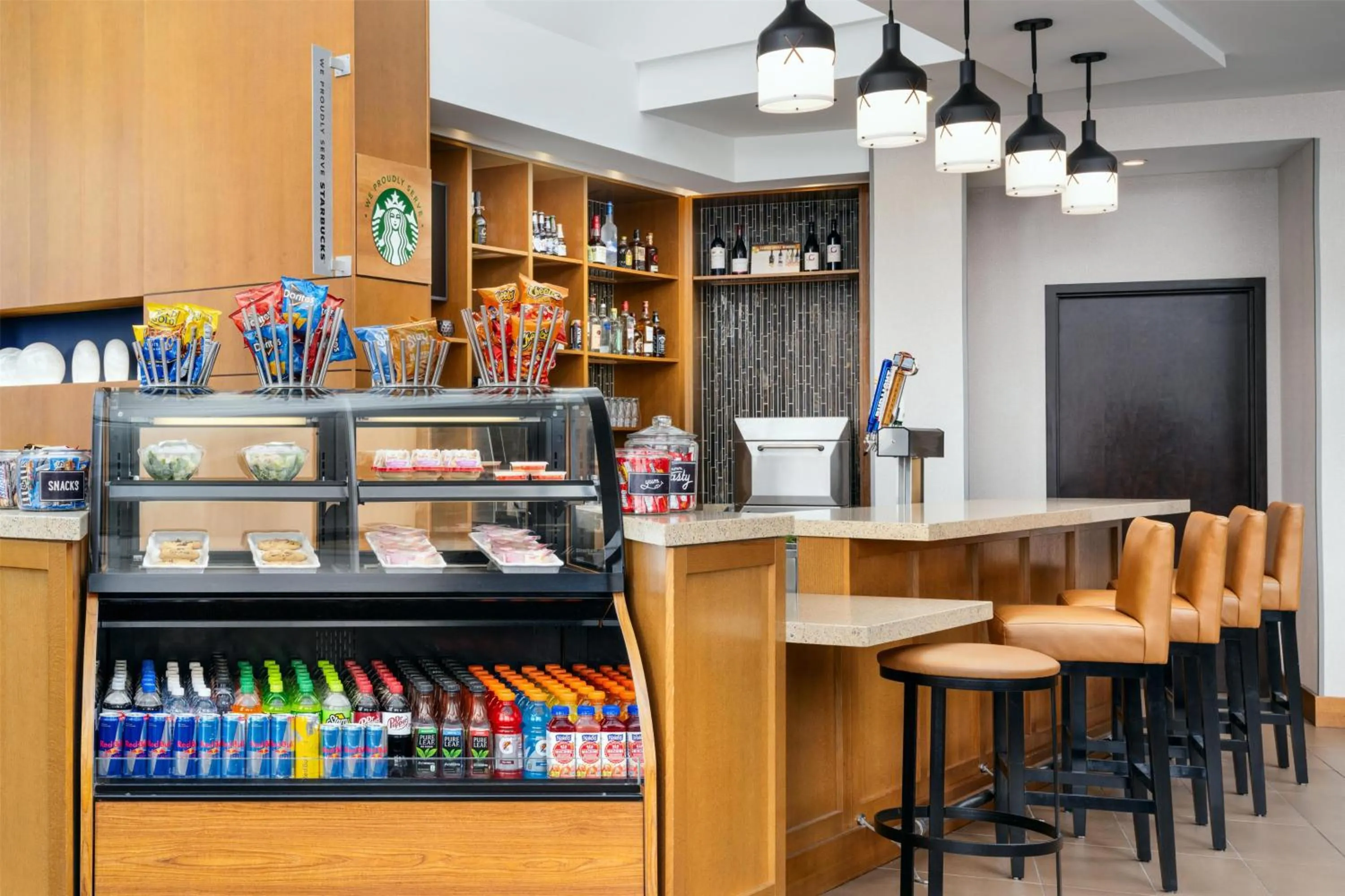 Lounge or bar in Hyatt Place Canton