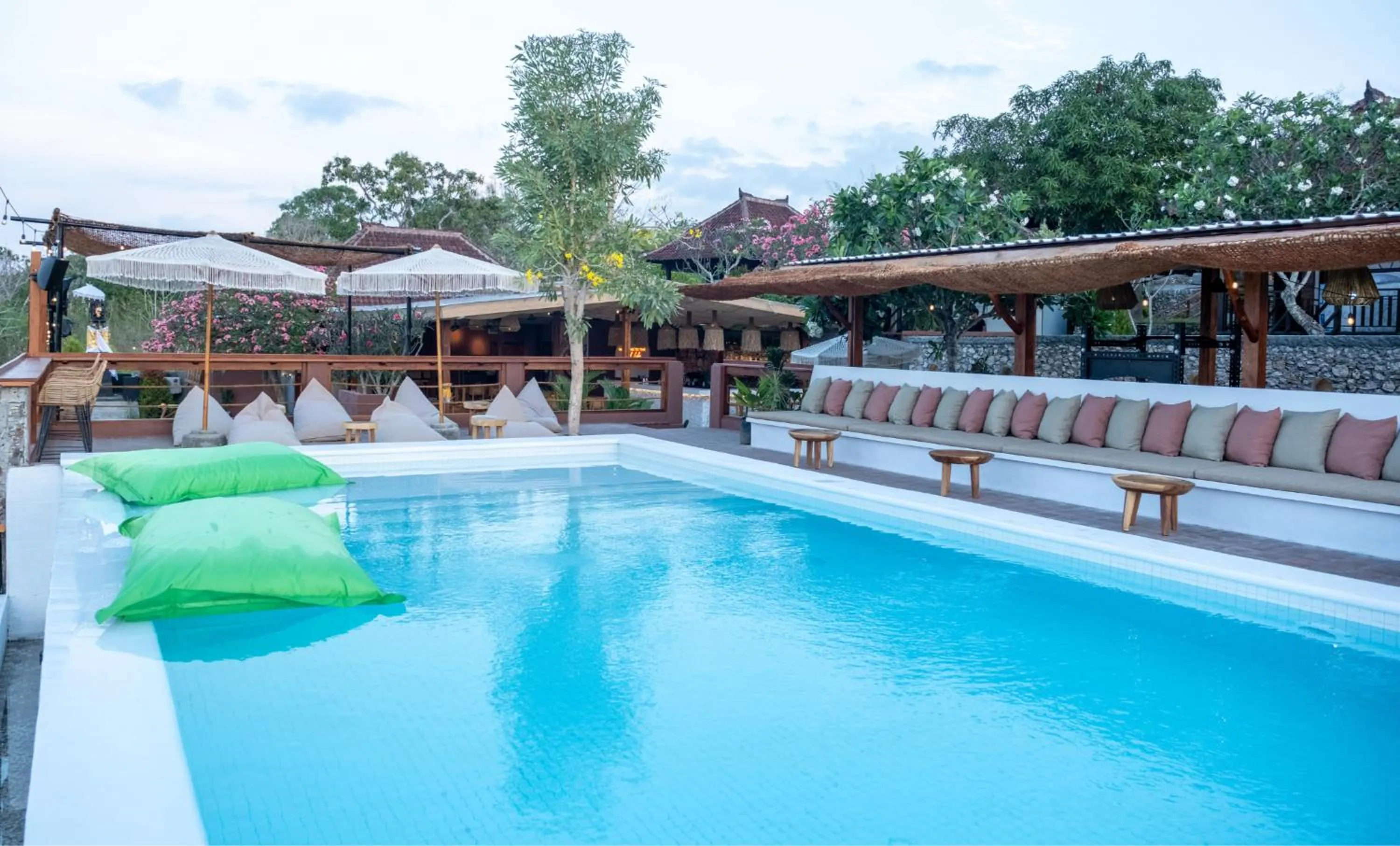 Swimming pool in Mad Monkey Nusa Lembongan