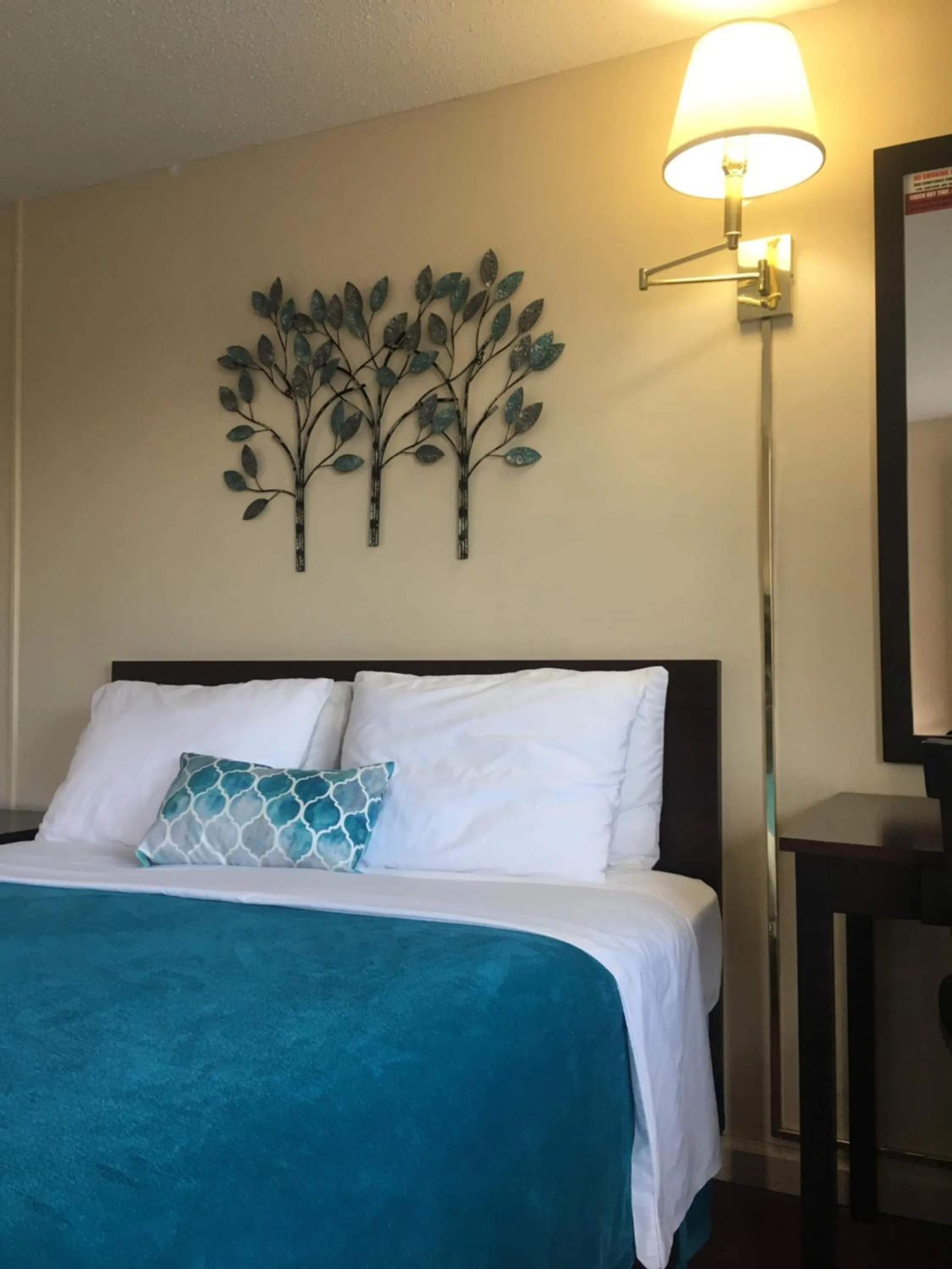 Bed in Swiss Cottage Inn