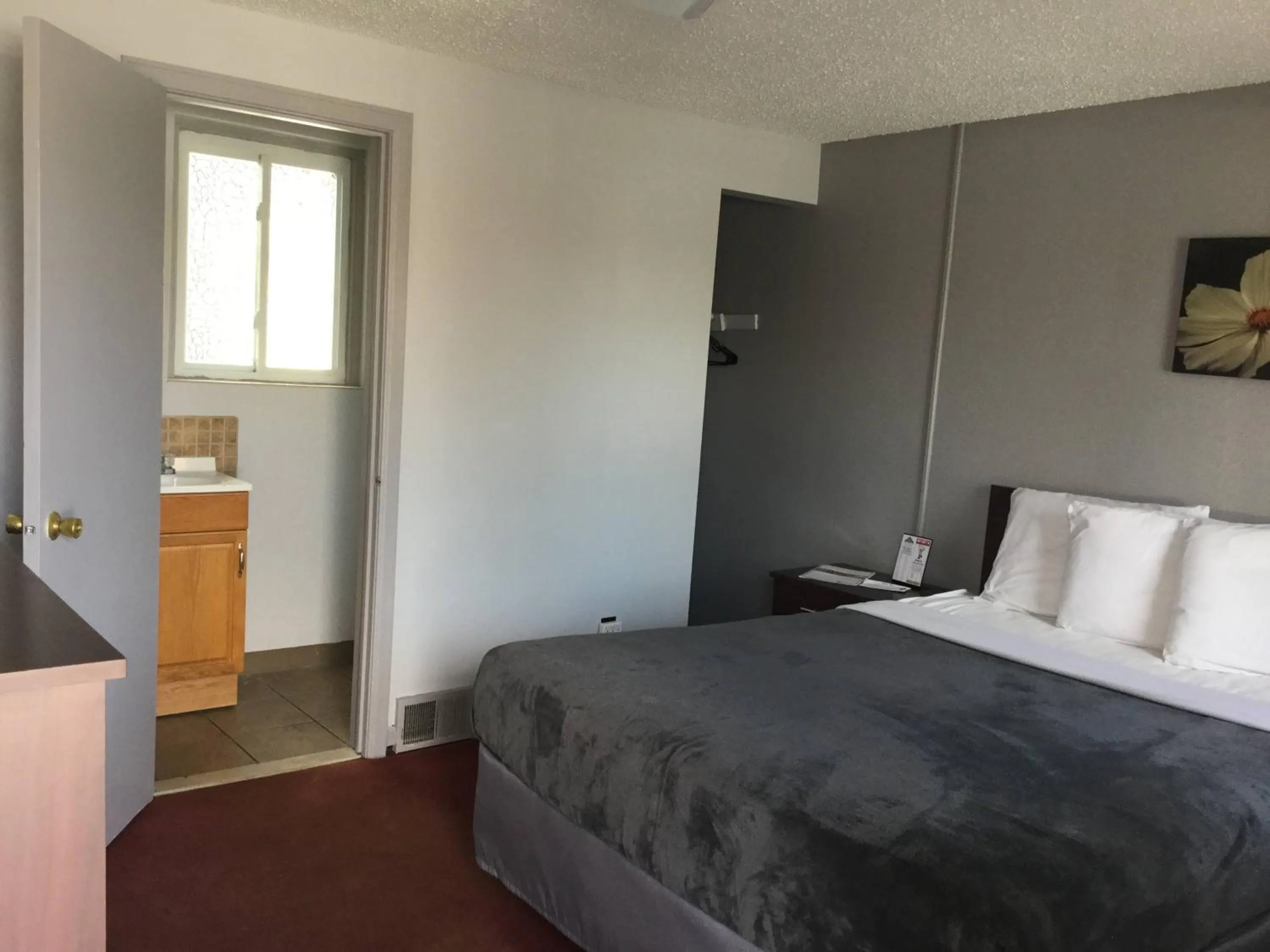 Bed in Swiss Cottage Inn