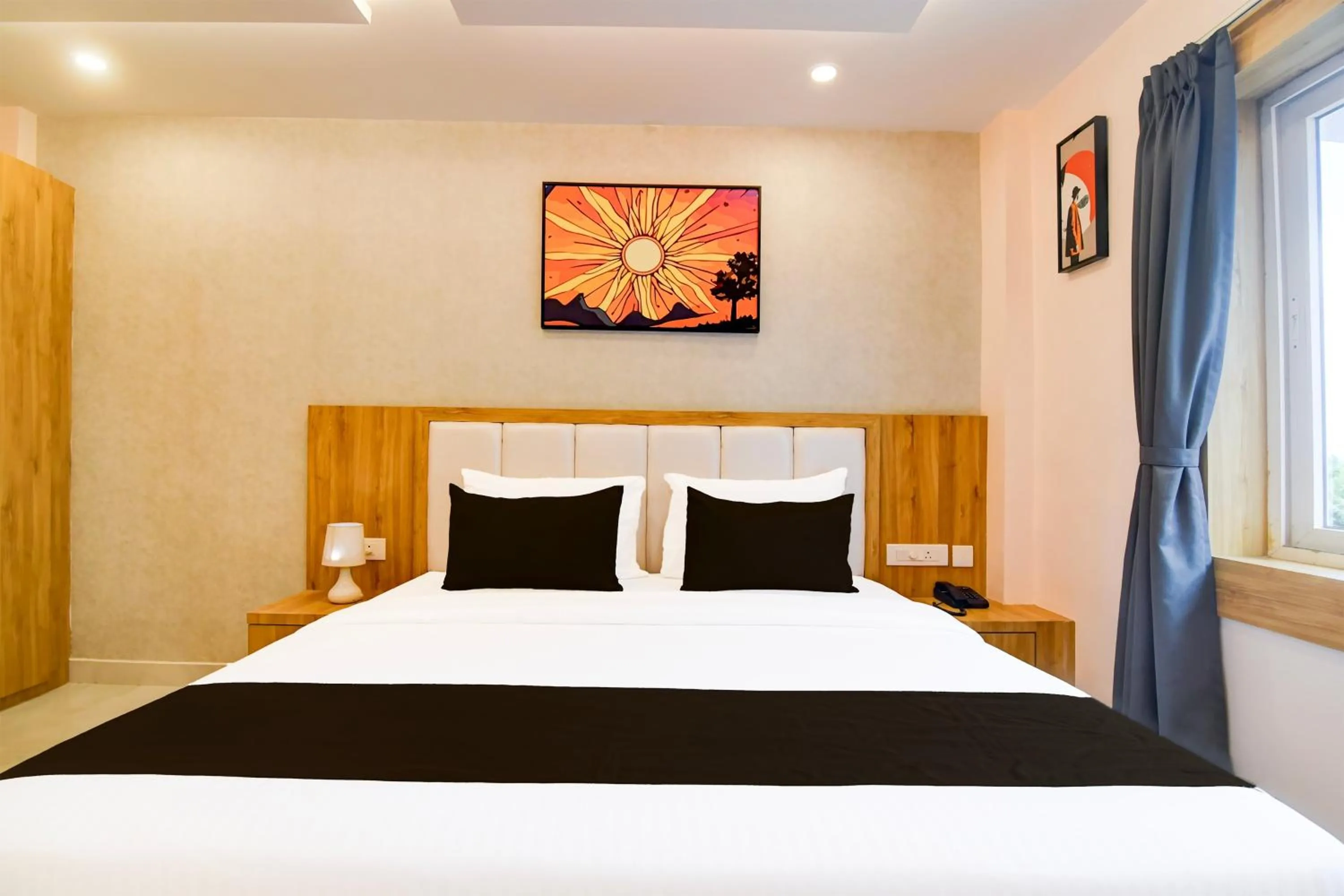 Bedroom, Bed in Super Townhouse Oak Sayhallo Sincity