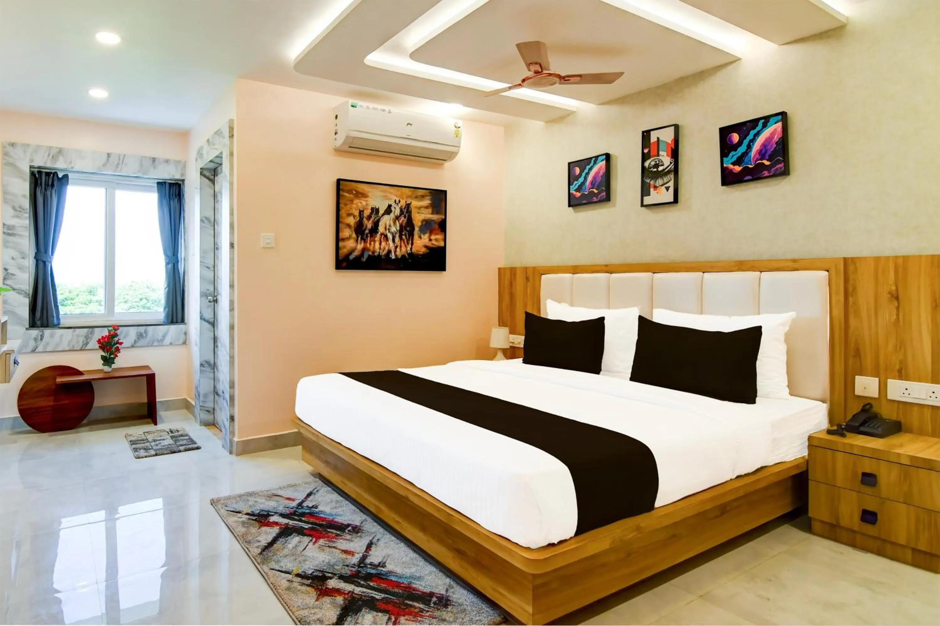 Bedroom, Bed in Super Townhouse Oak Sayhallo Sincity