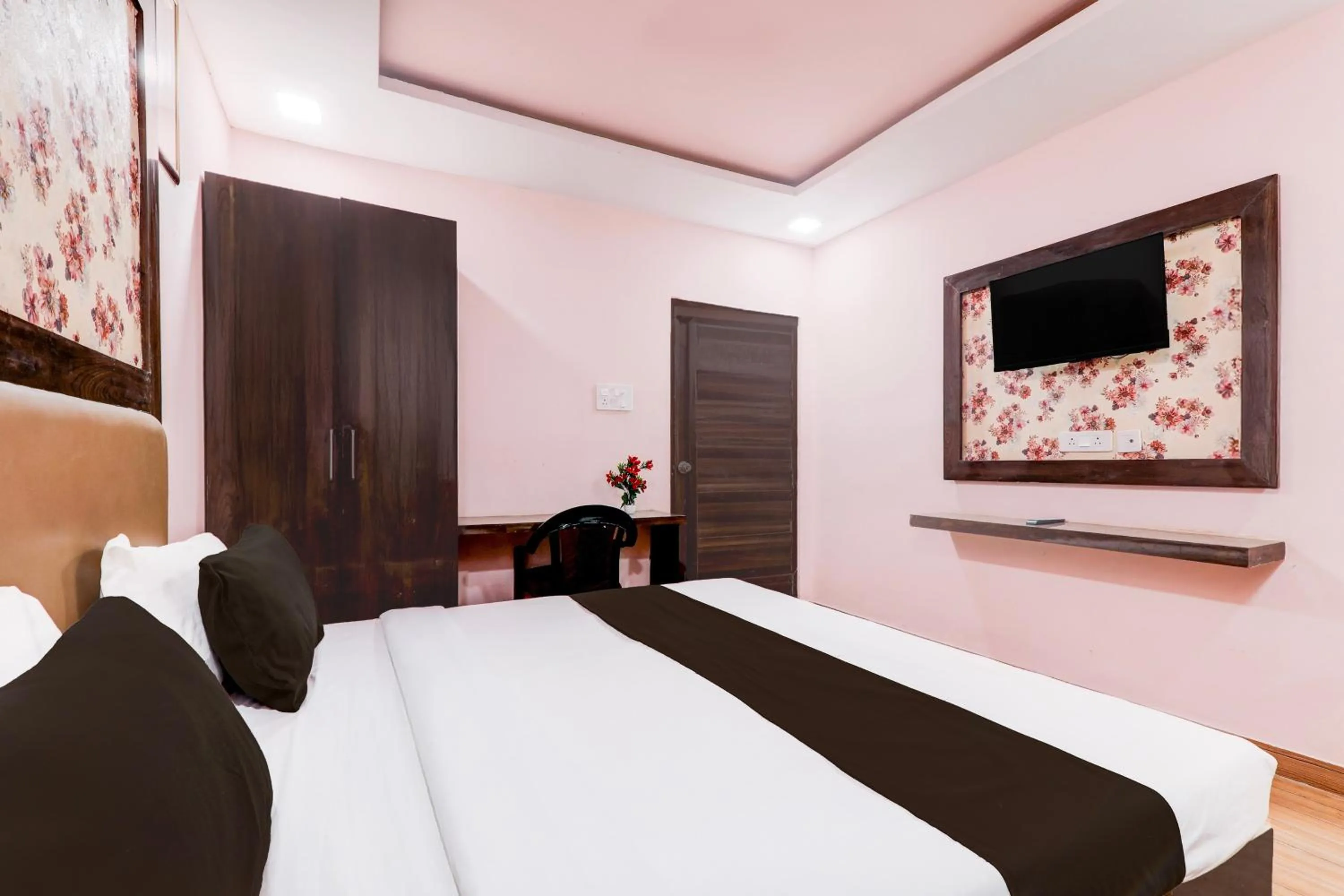 Bedroom, Bed in Hotel O BBD Lucknow Formerly 7th Heaven