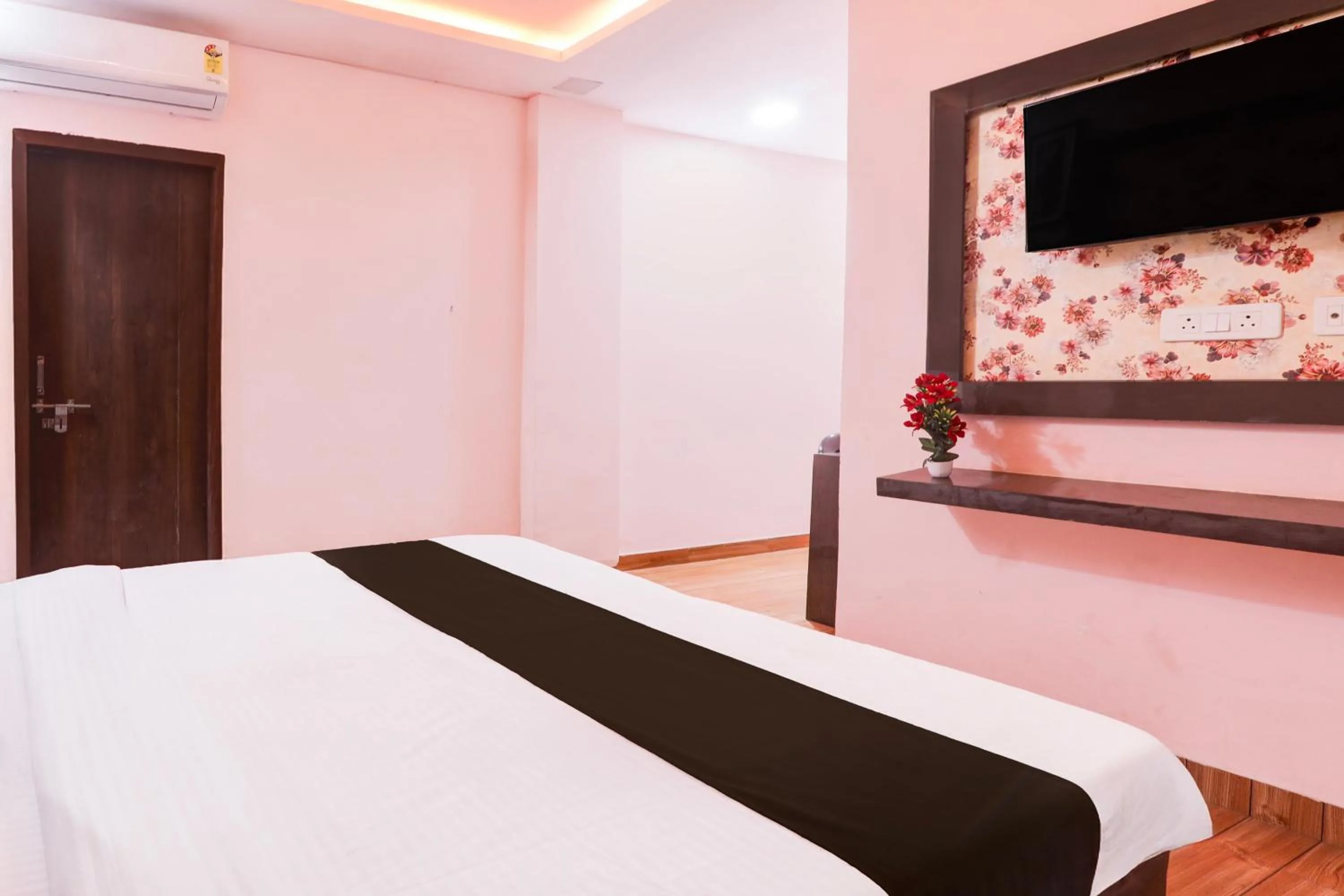 Bedroom, Bed in Hotel O BBD Lucknow Formerly 7th Heaven