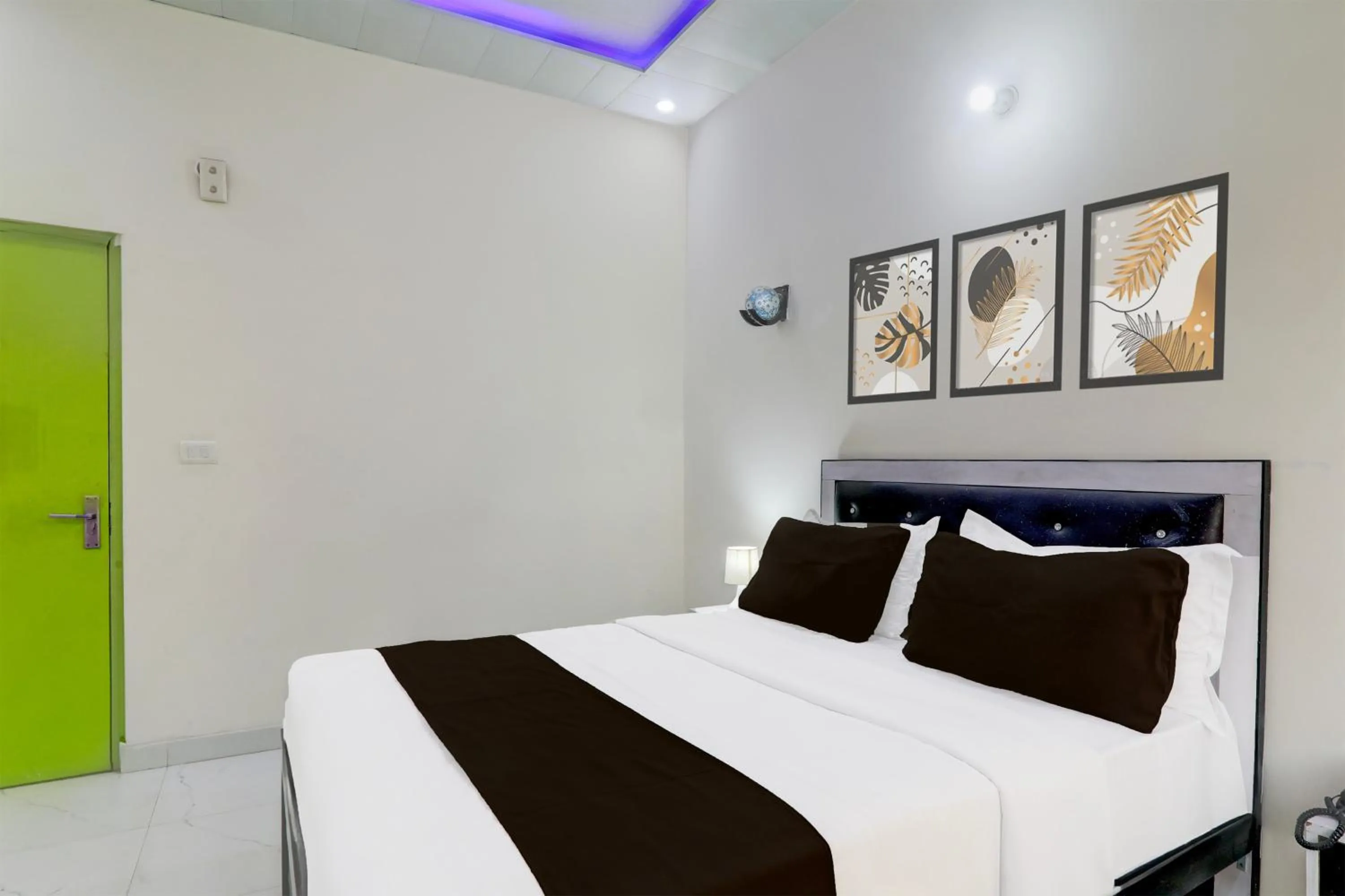 Bedroom in Super Hotel O Banthara near Airport