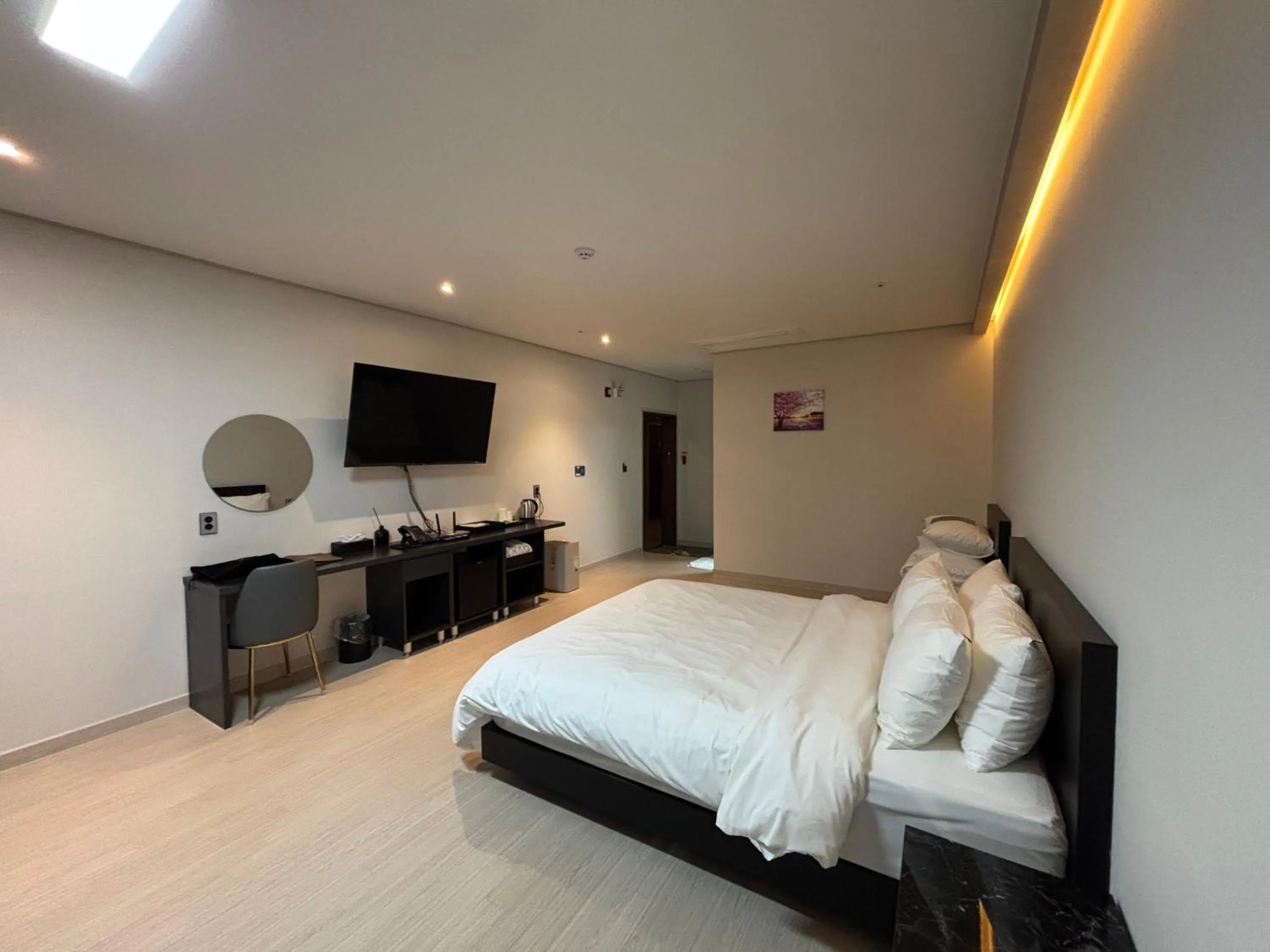 Bed in Hotel Deokyeong