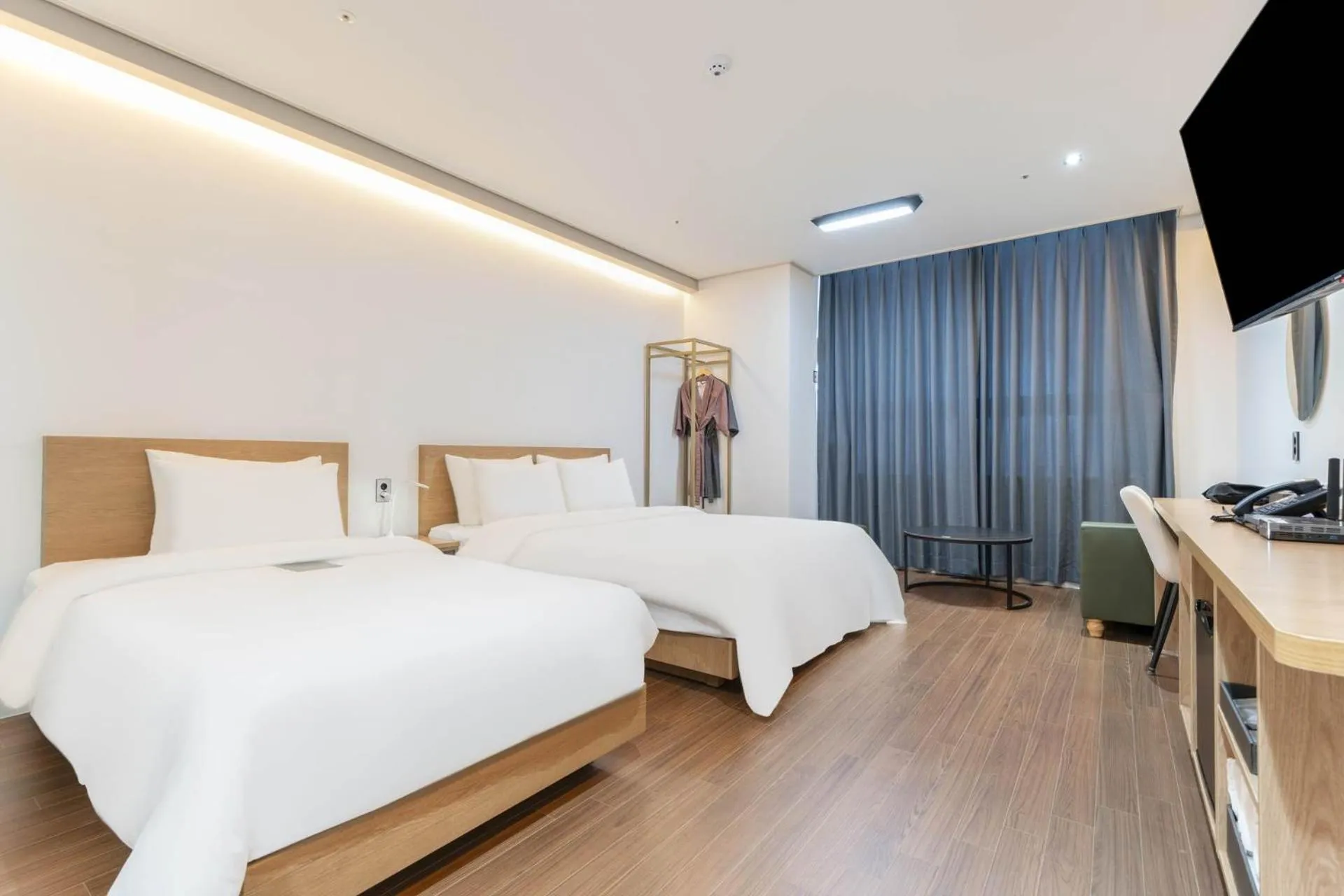 Bedroom, Bed in Hotel Deokyeong