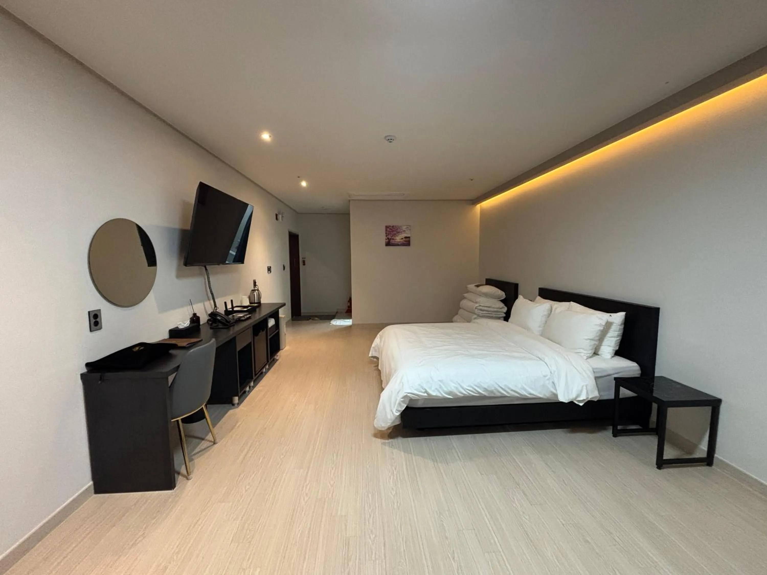 Bed in Hotel Deokyeong