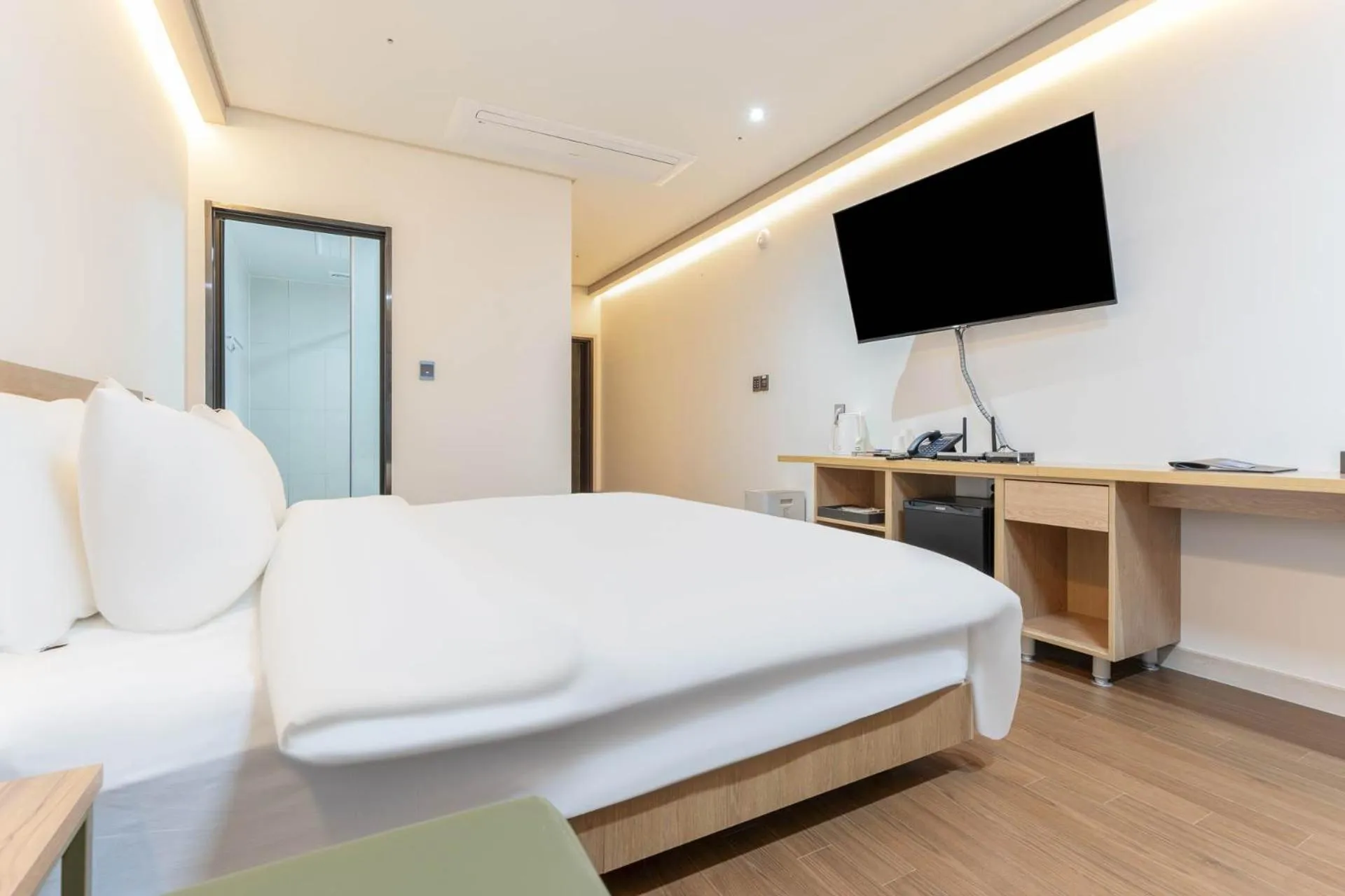 Bed in Hotel Deokyeong