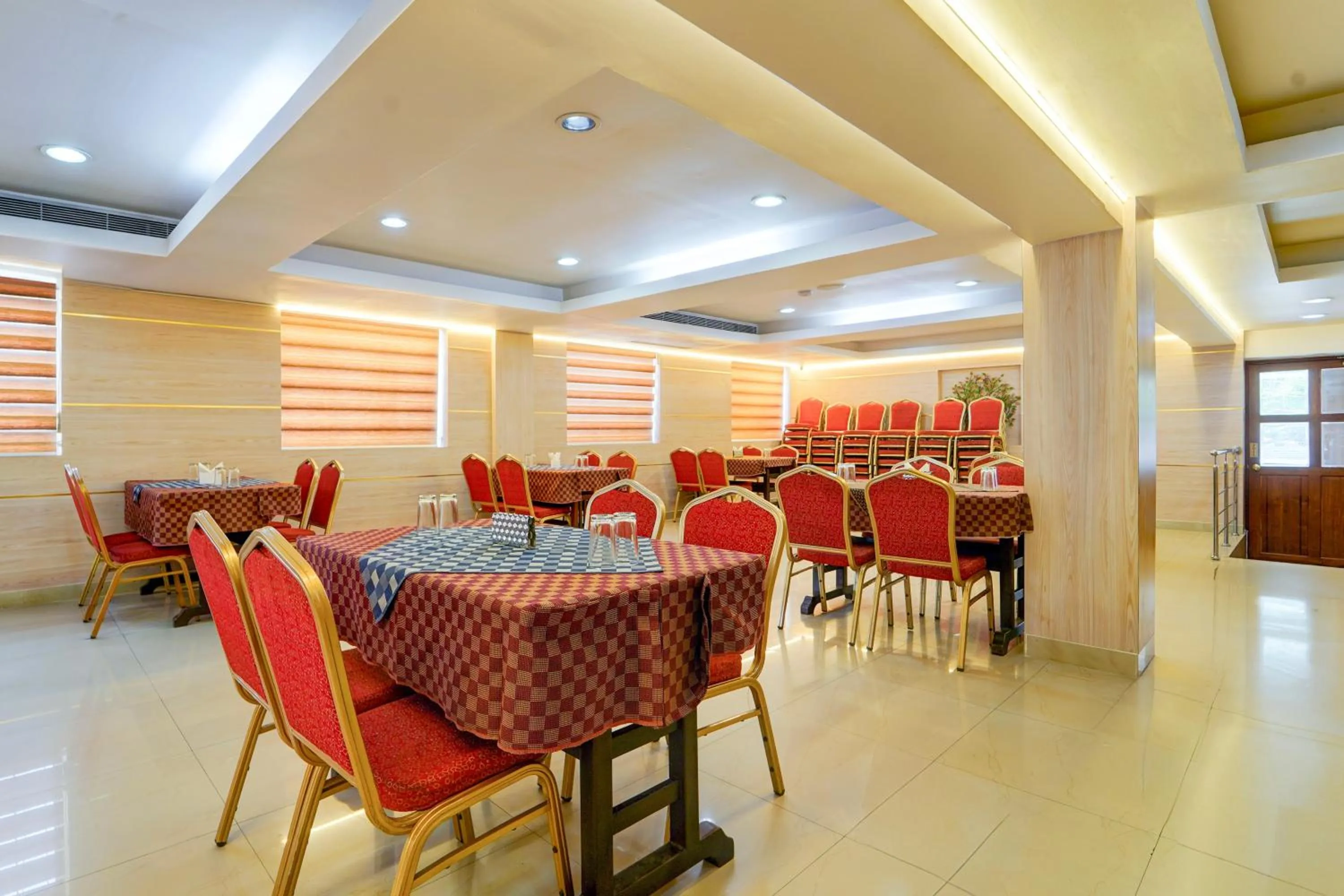 Restaurant/places to eat in Super Townhouse MG Road Trivandrum Formerly Nandanam Park