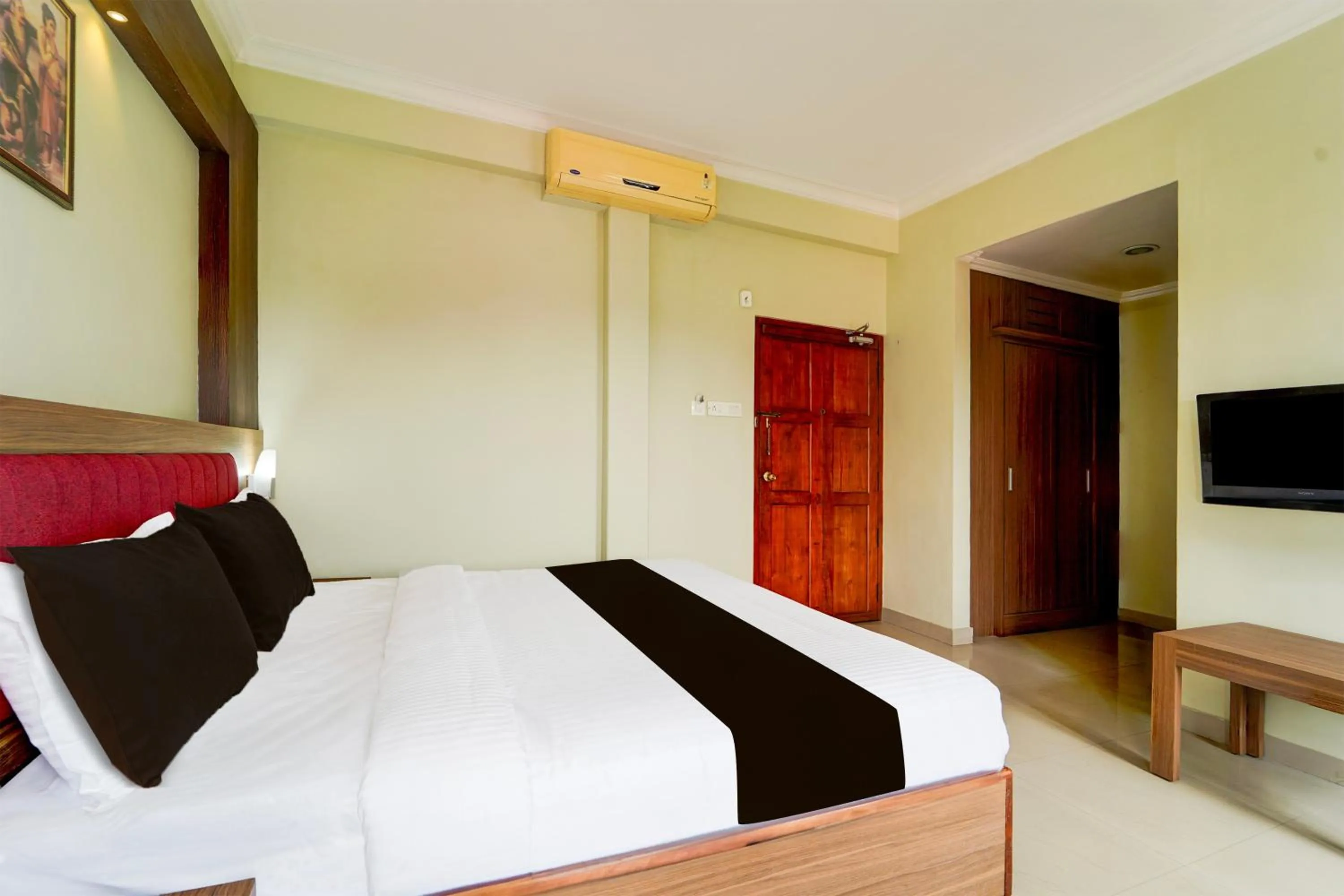 Bedroom, Bed in Super Townhouse MG Road Trivandrum Formerly Nandanam Park