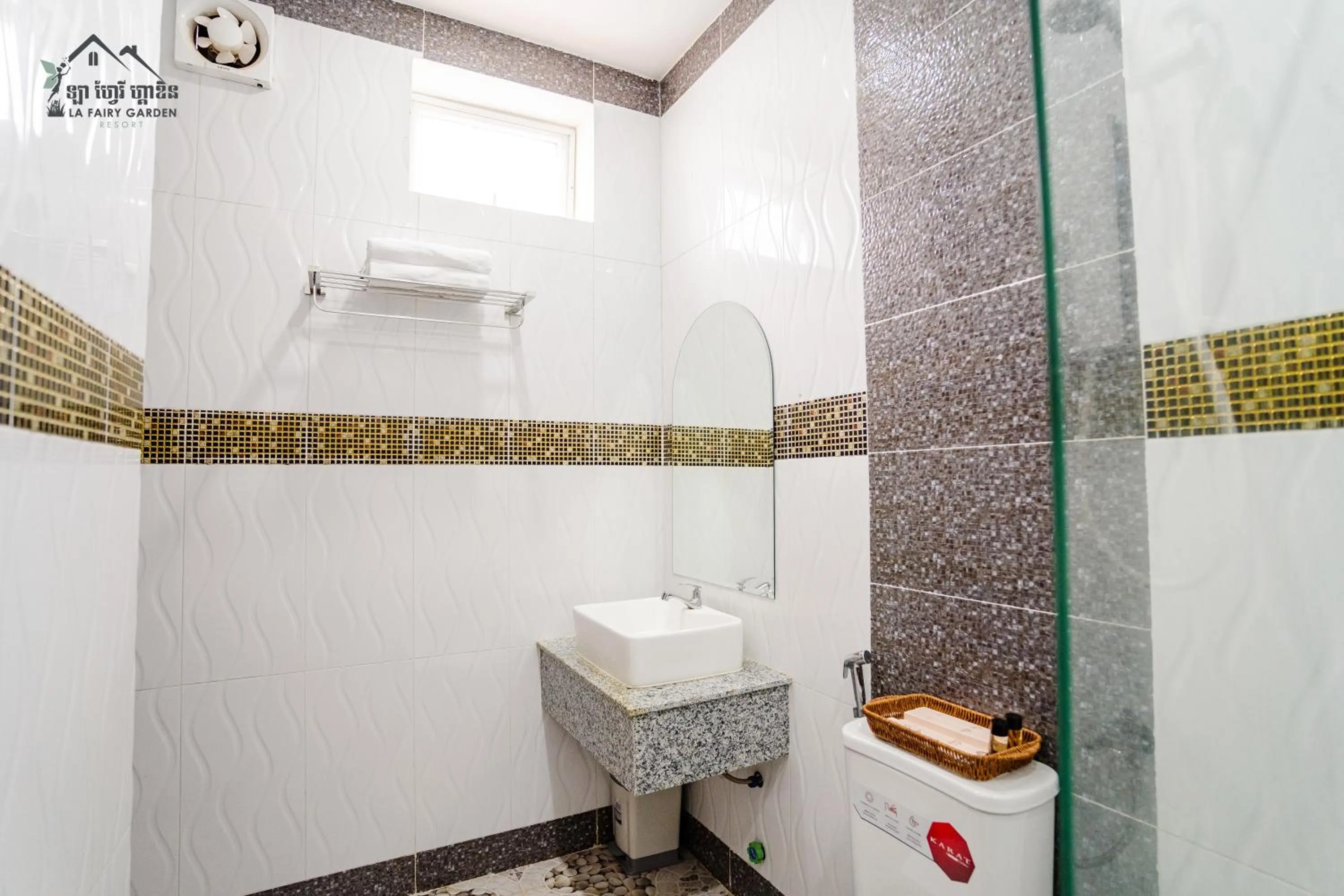 Toilet in La Fairy Garden Resort