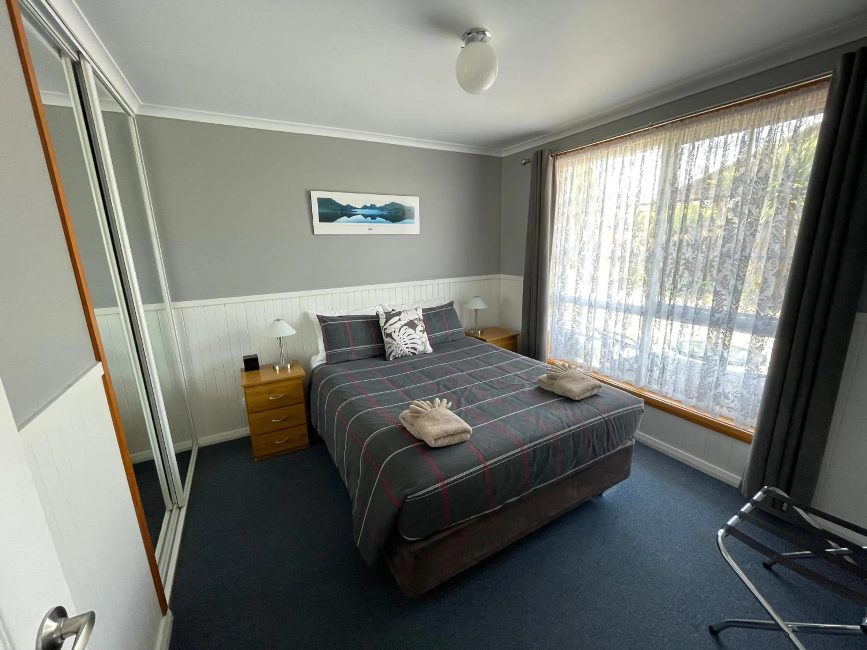 Bedroom, Bed in Castaway Holiday Apartments