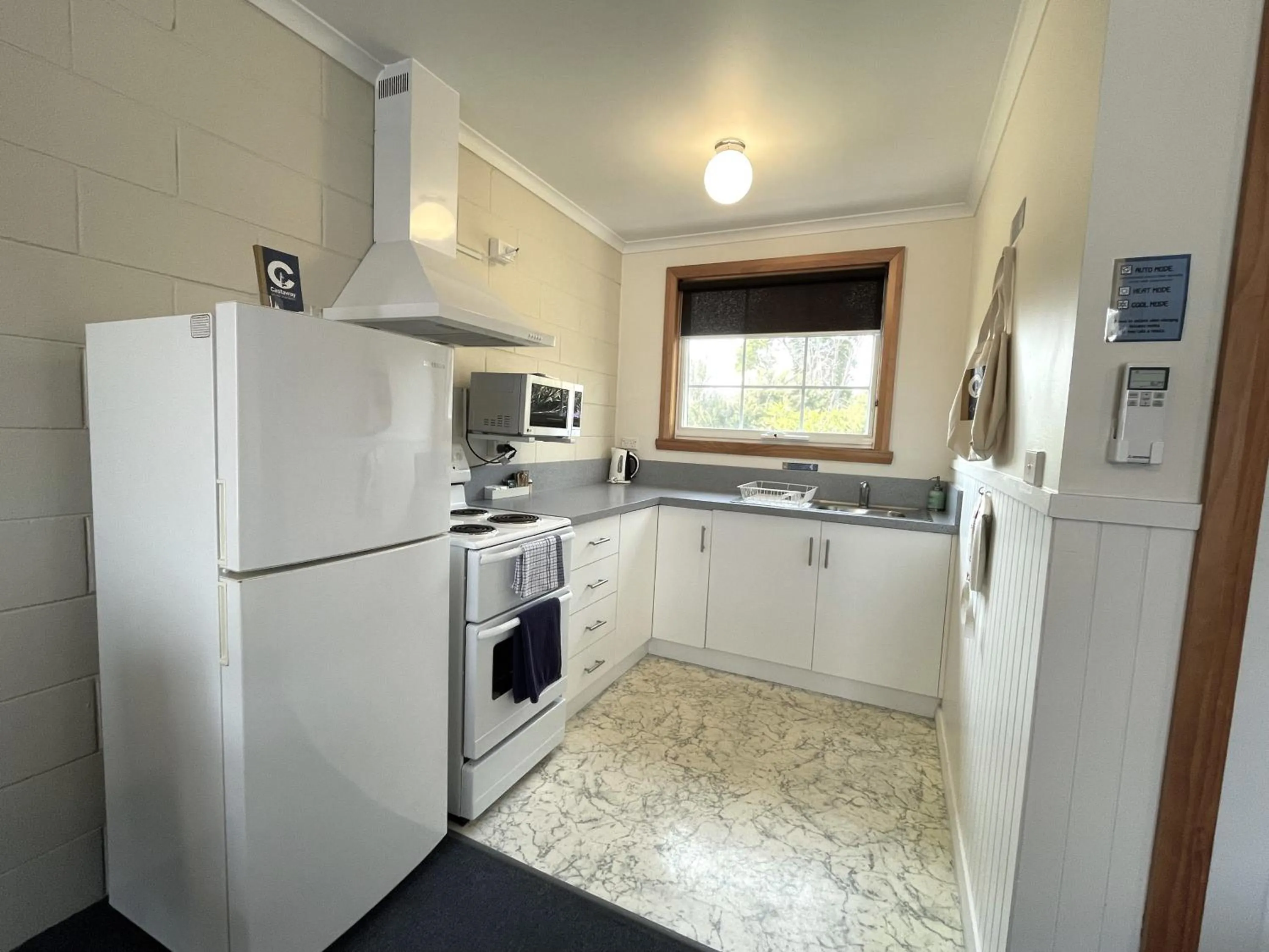 kitchen in Castaway Holiday Apartments