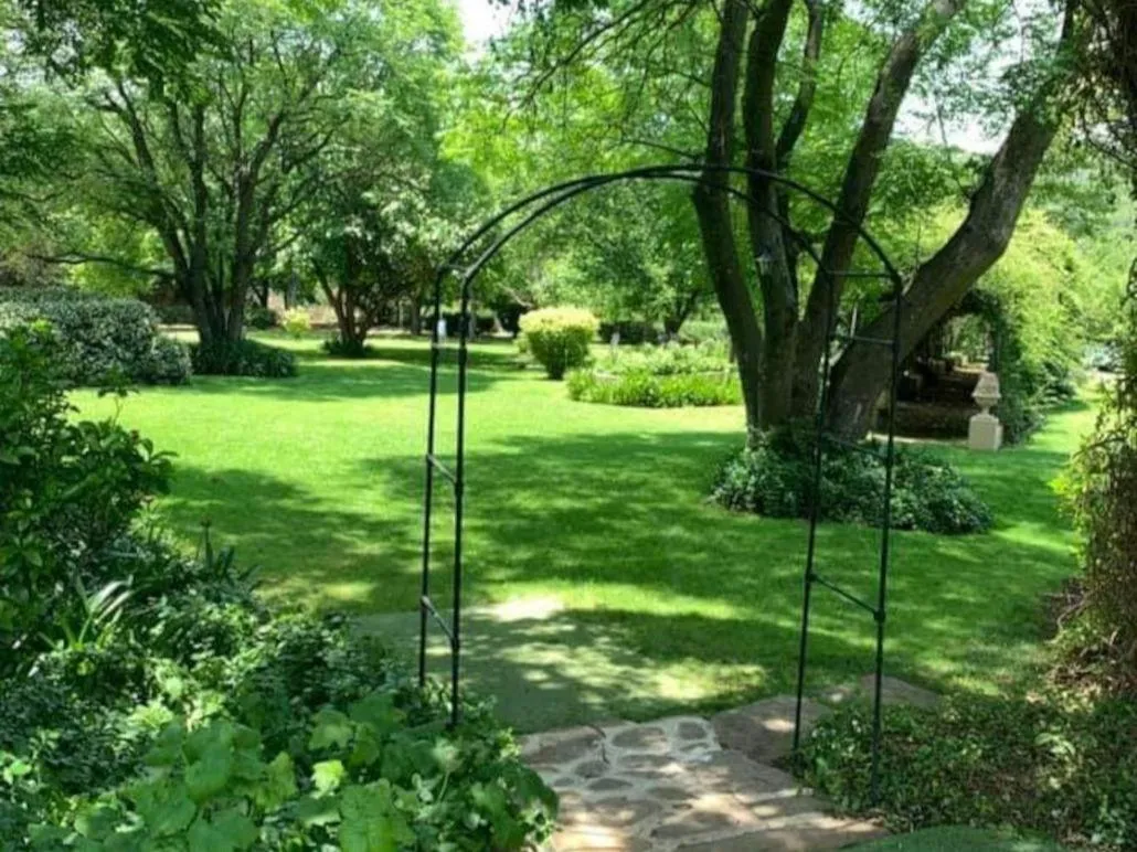 Garden in Chartwell Castle & Guest House