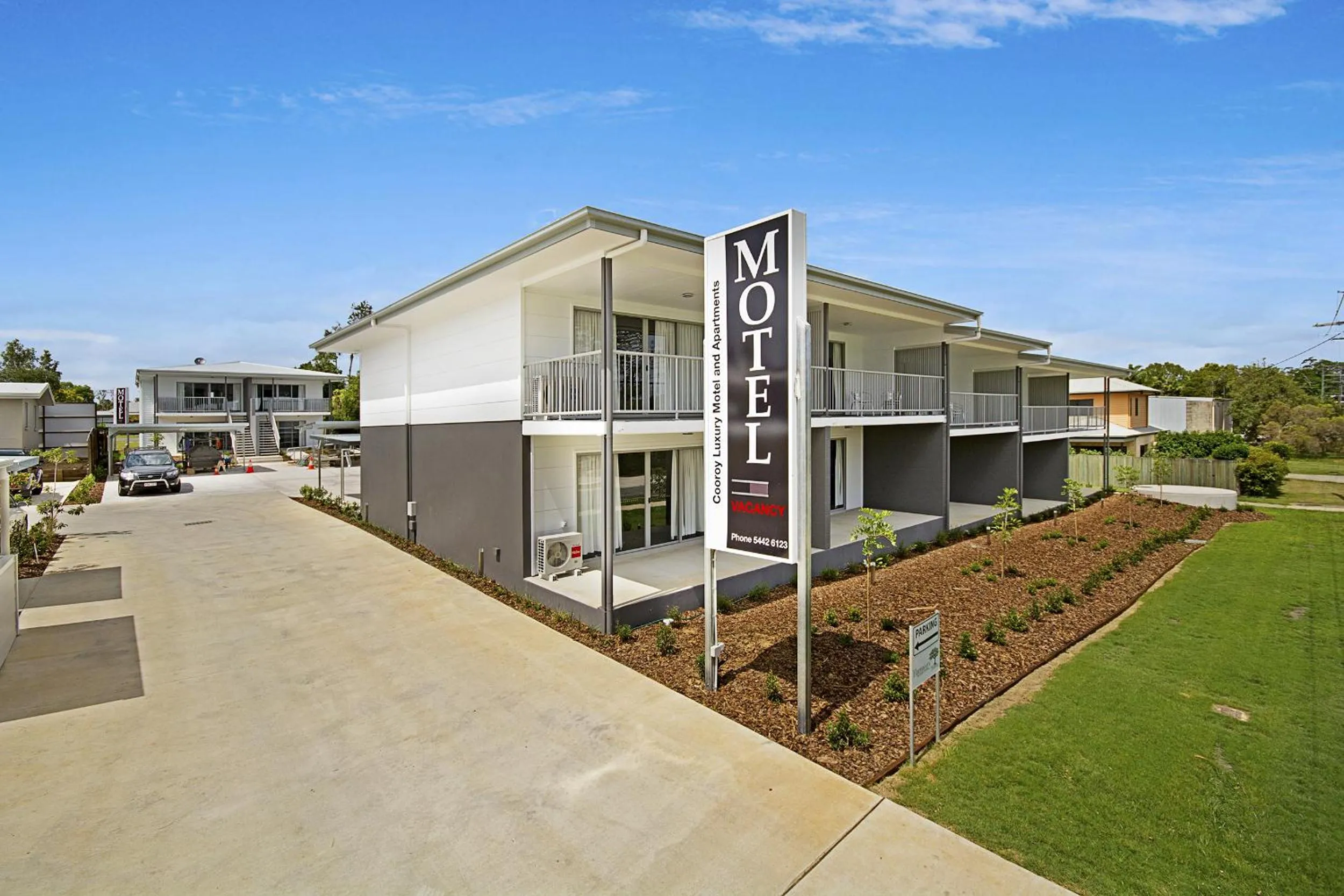 Property building in Cooroy Luxury Motel Apartments