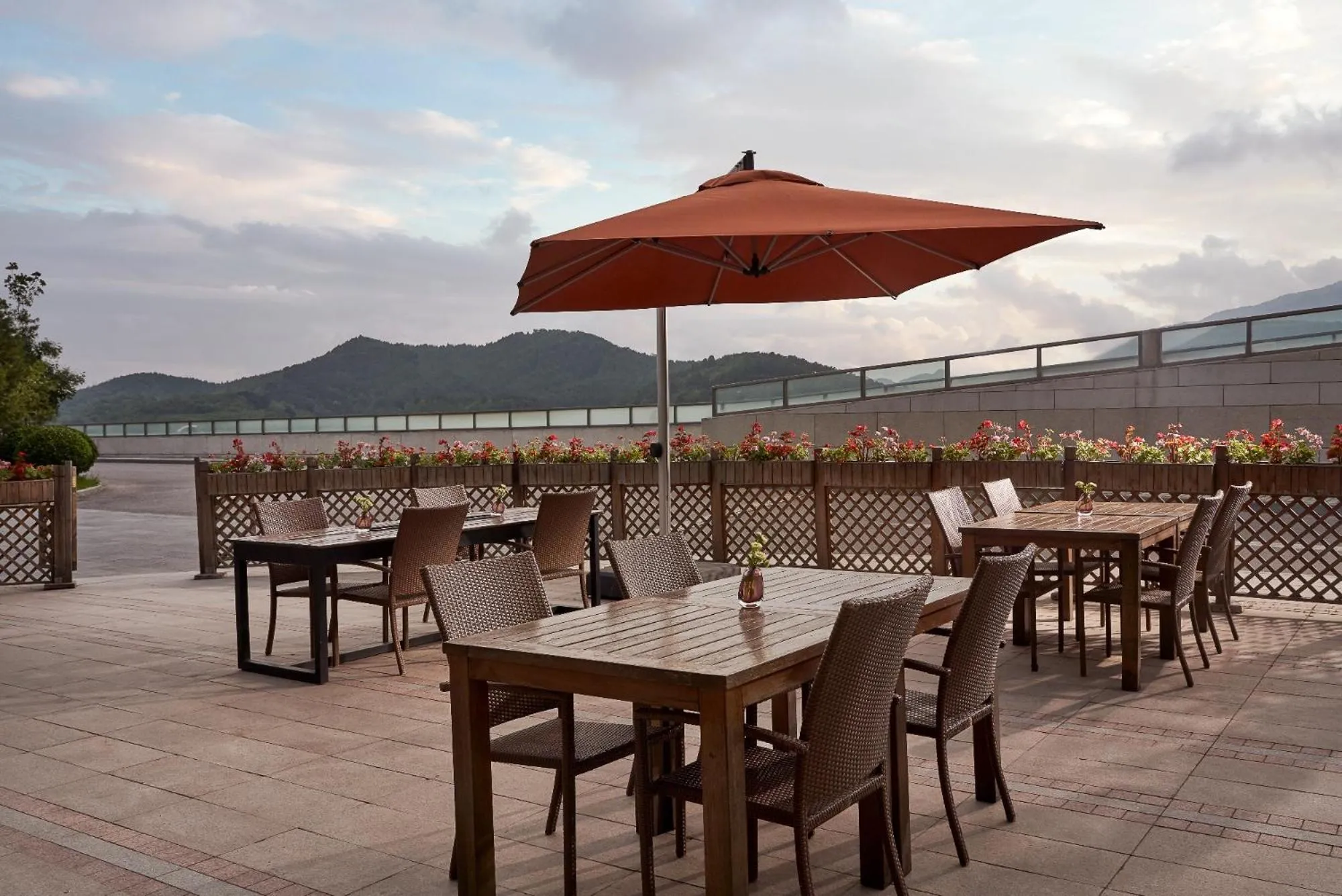 Restaurant/places to eat in Sunrise Kempinski Hotel Beijing