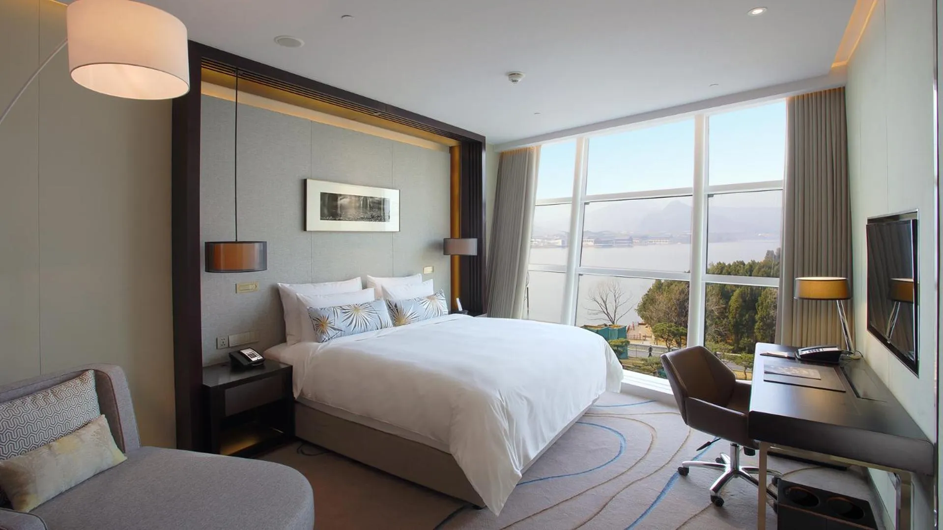 Bedroom, Bed in Sunrise Kempinski Hotel Beijing