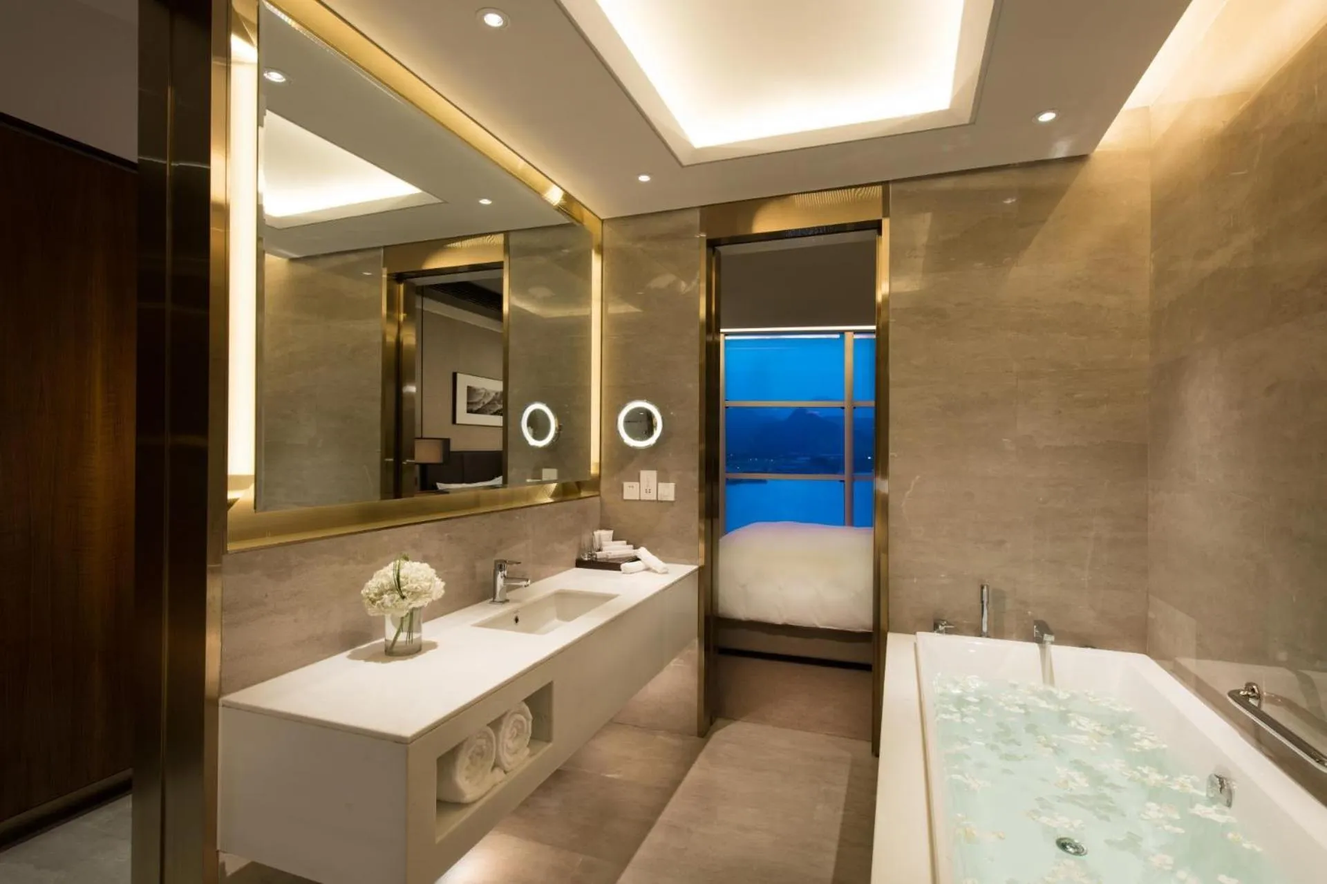 Bathroom in Sunrise Kempinski Hotel Beijing