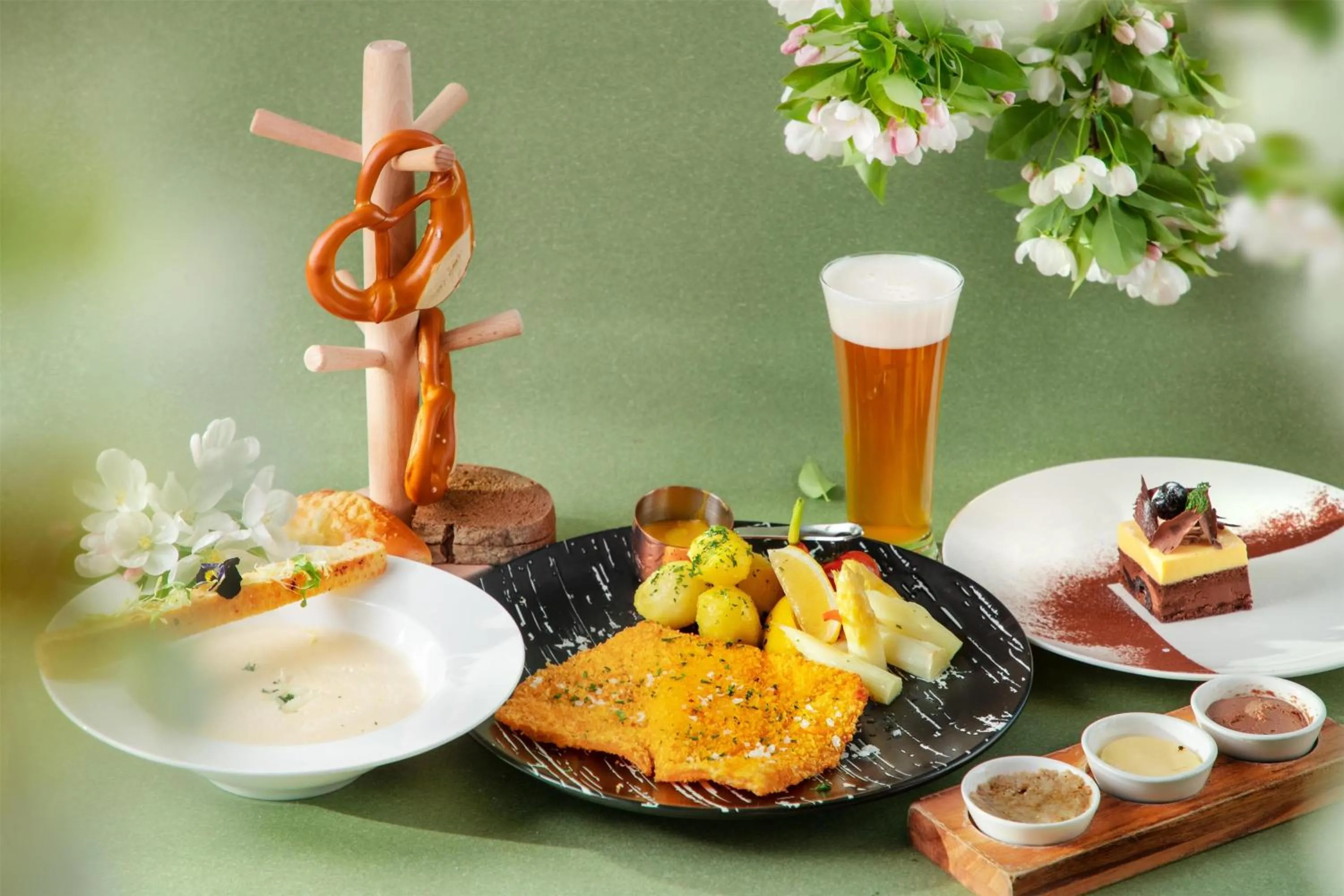 Restaurant/places to eat in Sunrise Kempinski Hotel Beijing