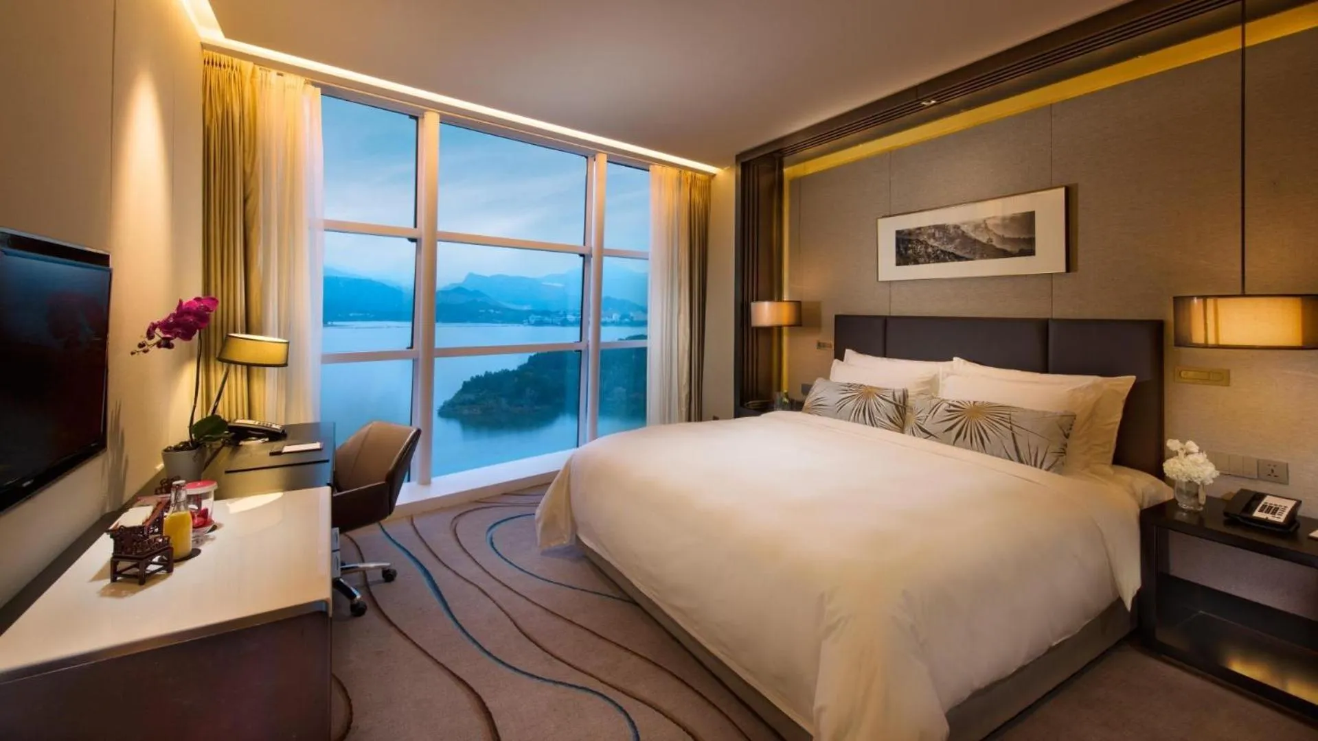 Bedroom, Bed in Sunrise Kempinski Hotel Beijing