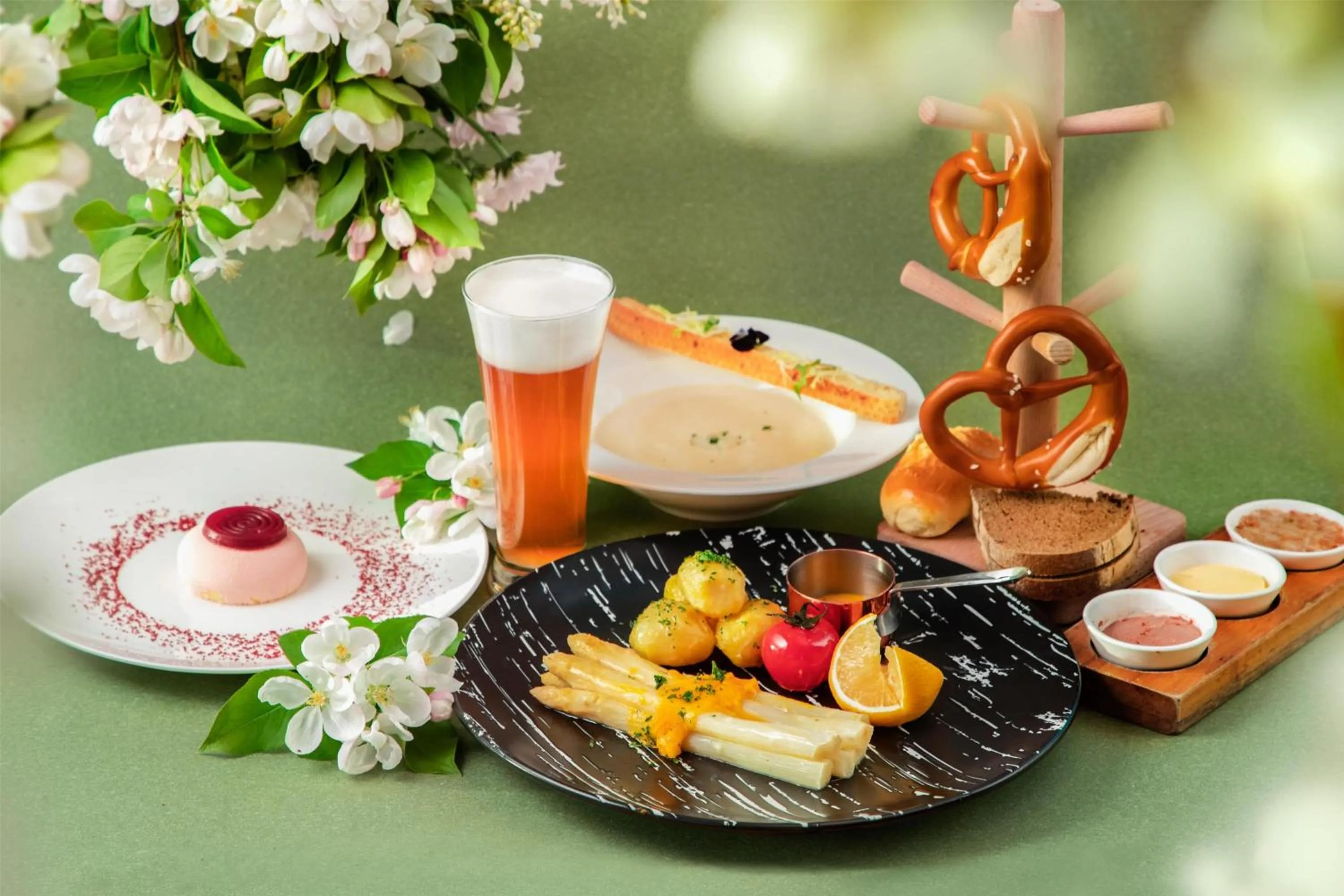 Restaurant/places to eat in Sunrise Kempinski Hotel Beijing