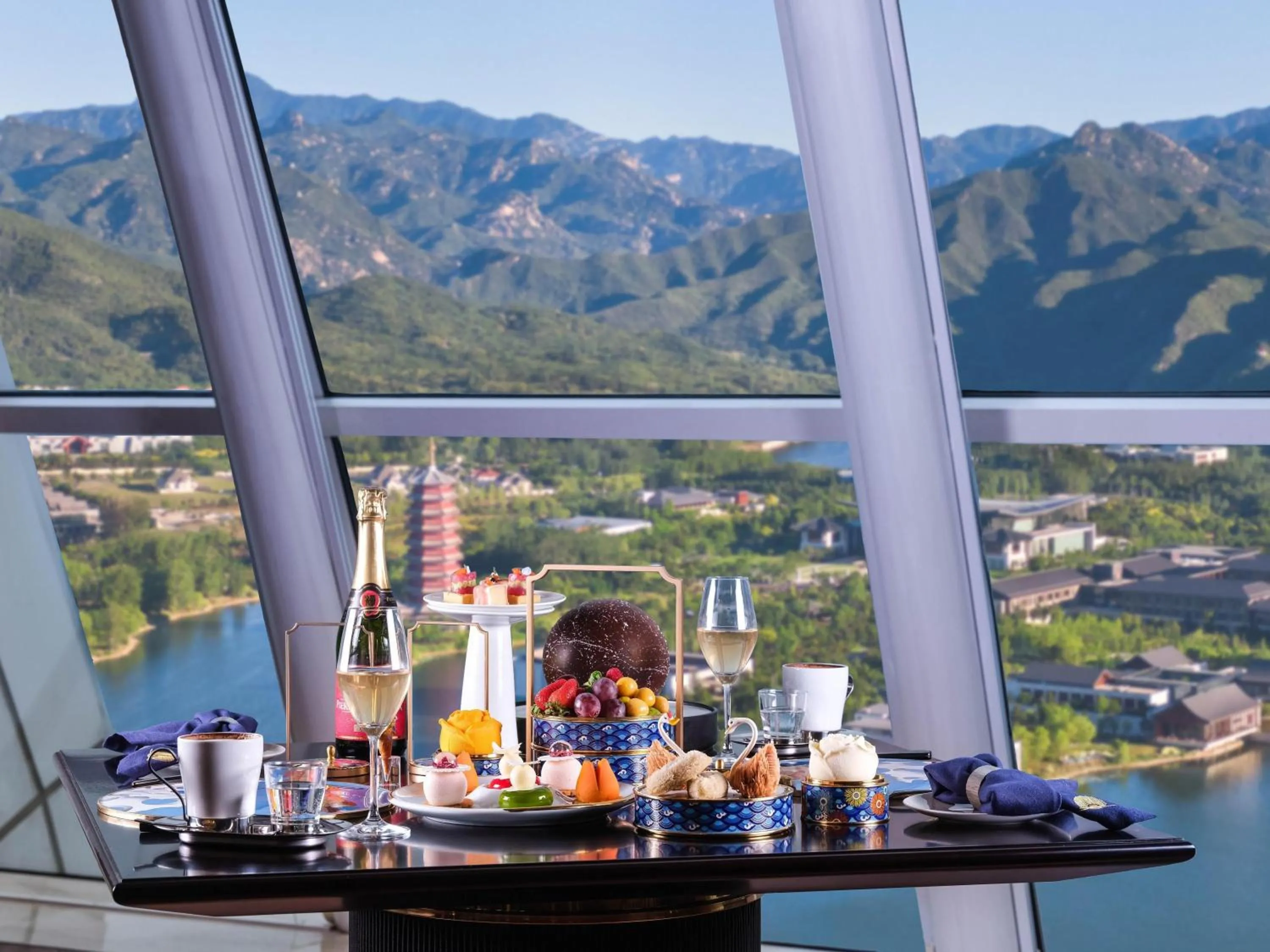 Restaurant/places to eat in Sunrise Kempinski Hotel Beijing