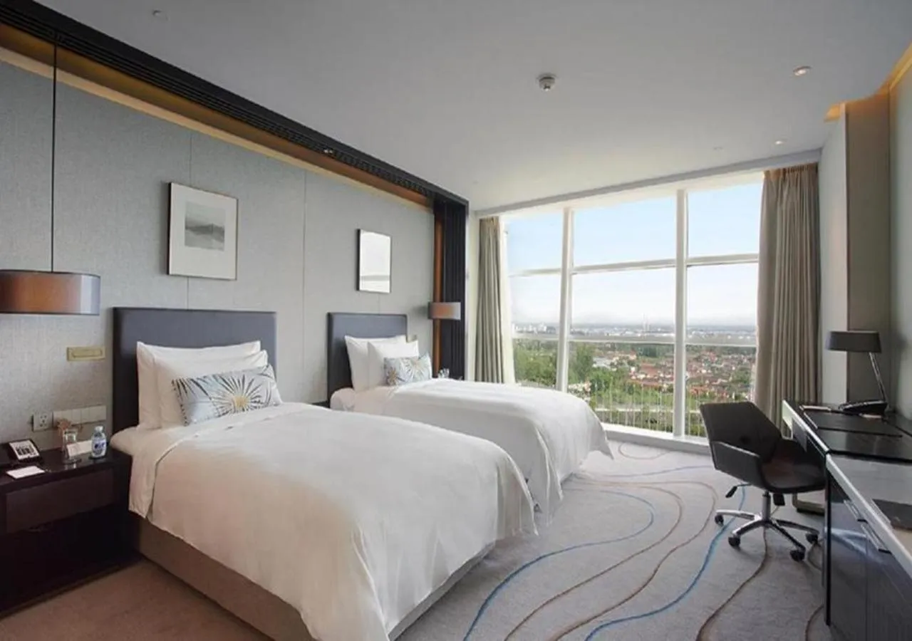 Bed in Sunrise Kempinski Hotel Beijing