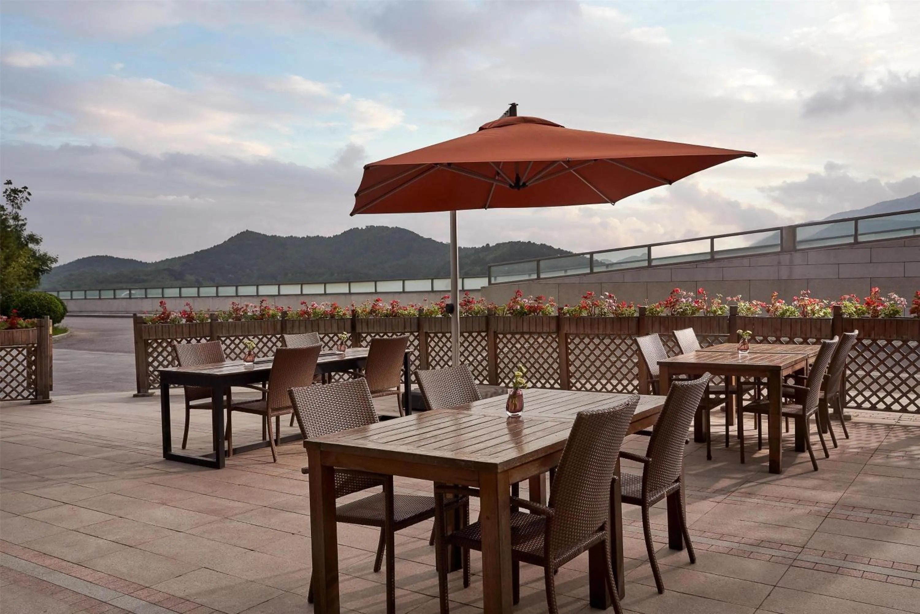 Restaurant/places to eat in Sunrise Kempinski Hotel Beijing