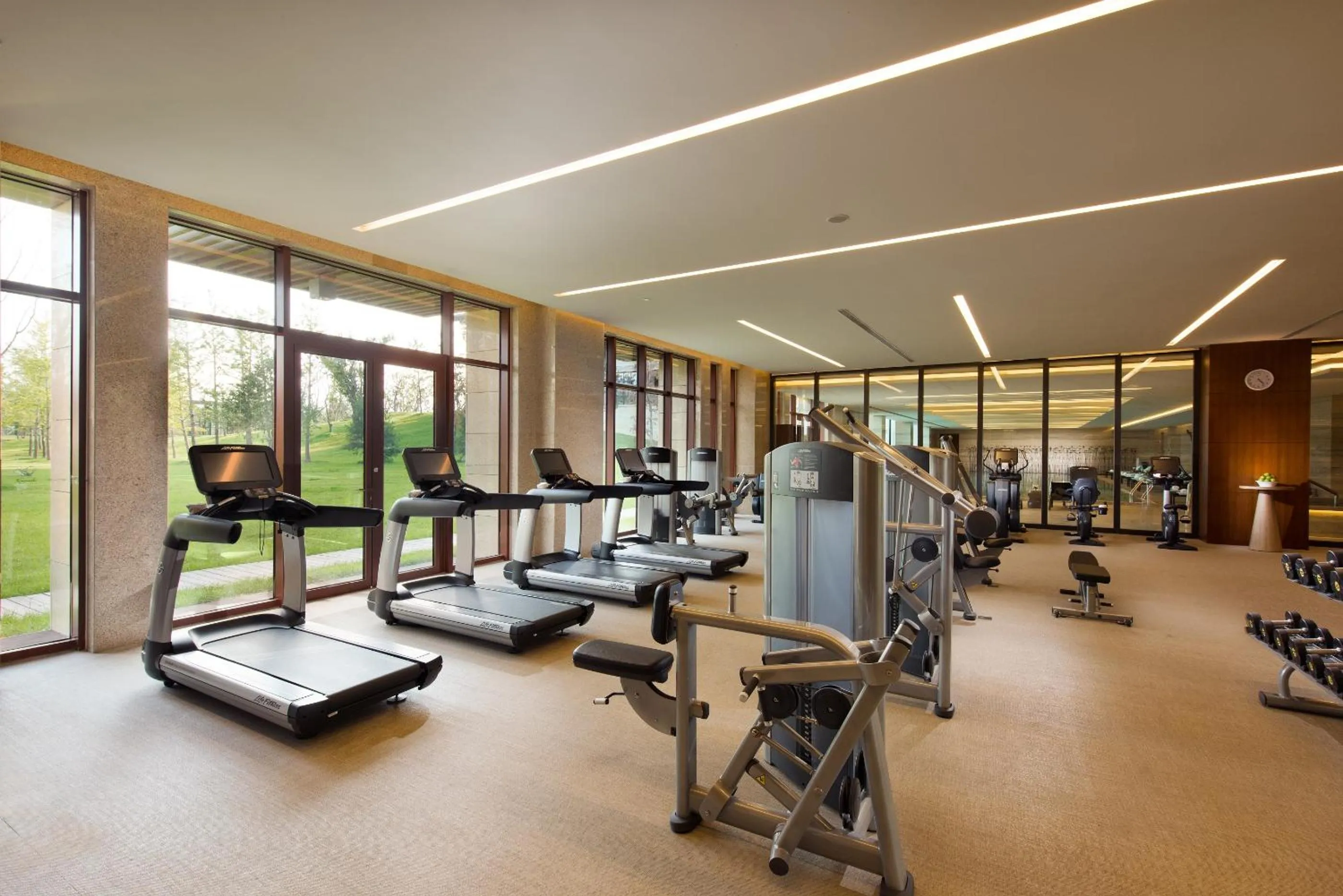 Fitness centre/facilities in Yanqi Hotel, Managed by Kempinski