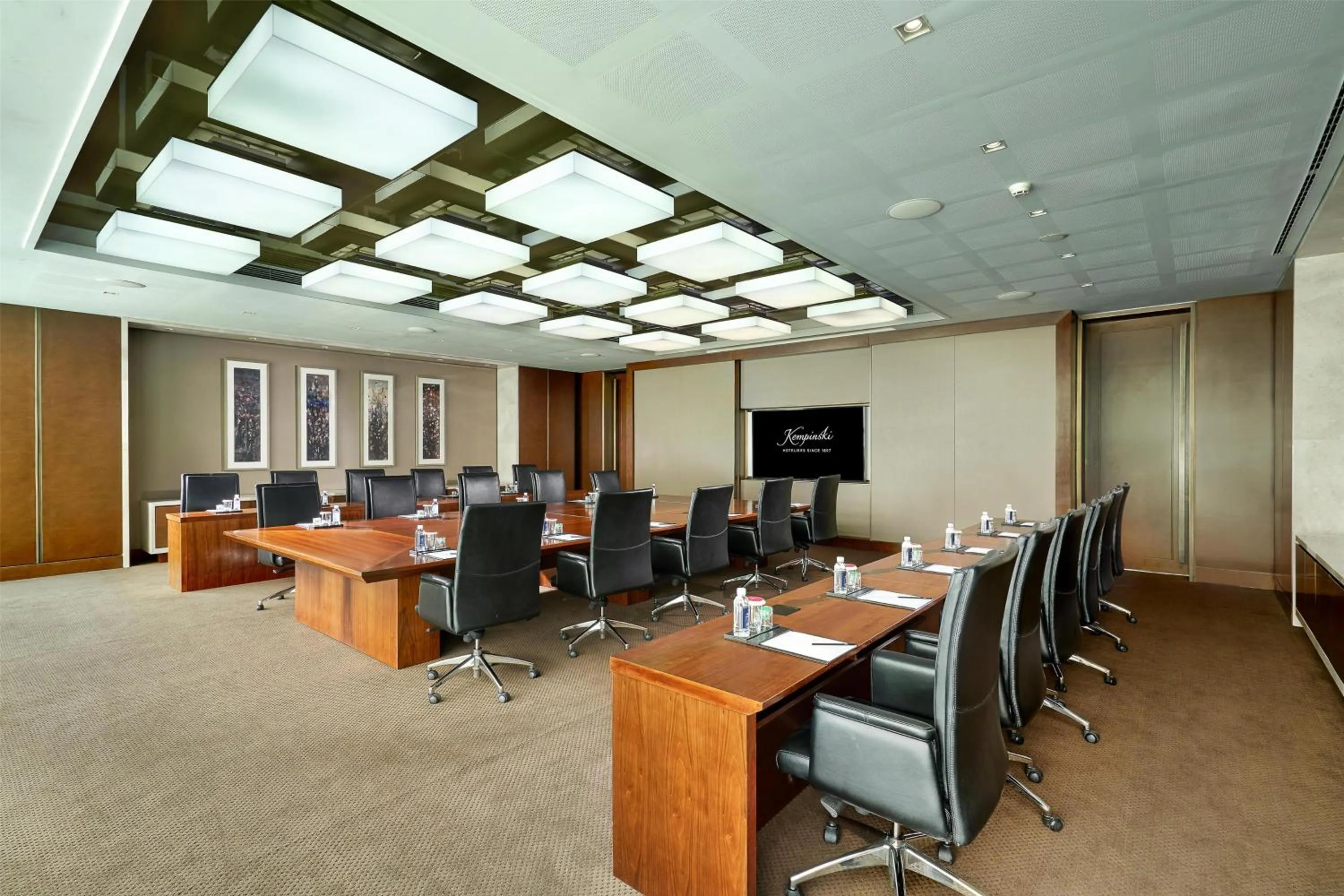 Meeting/conference room in Yanqi Hotel, Managed by Kempinski