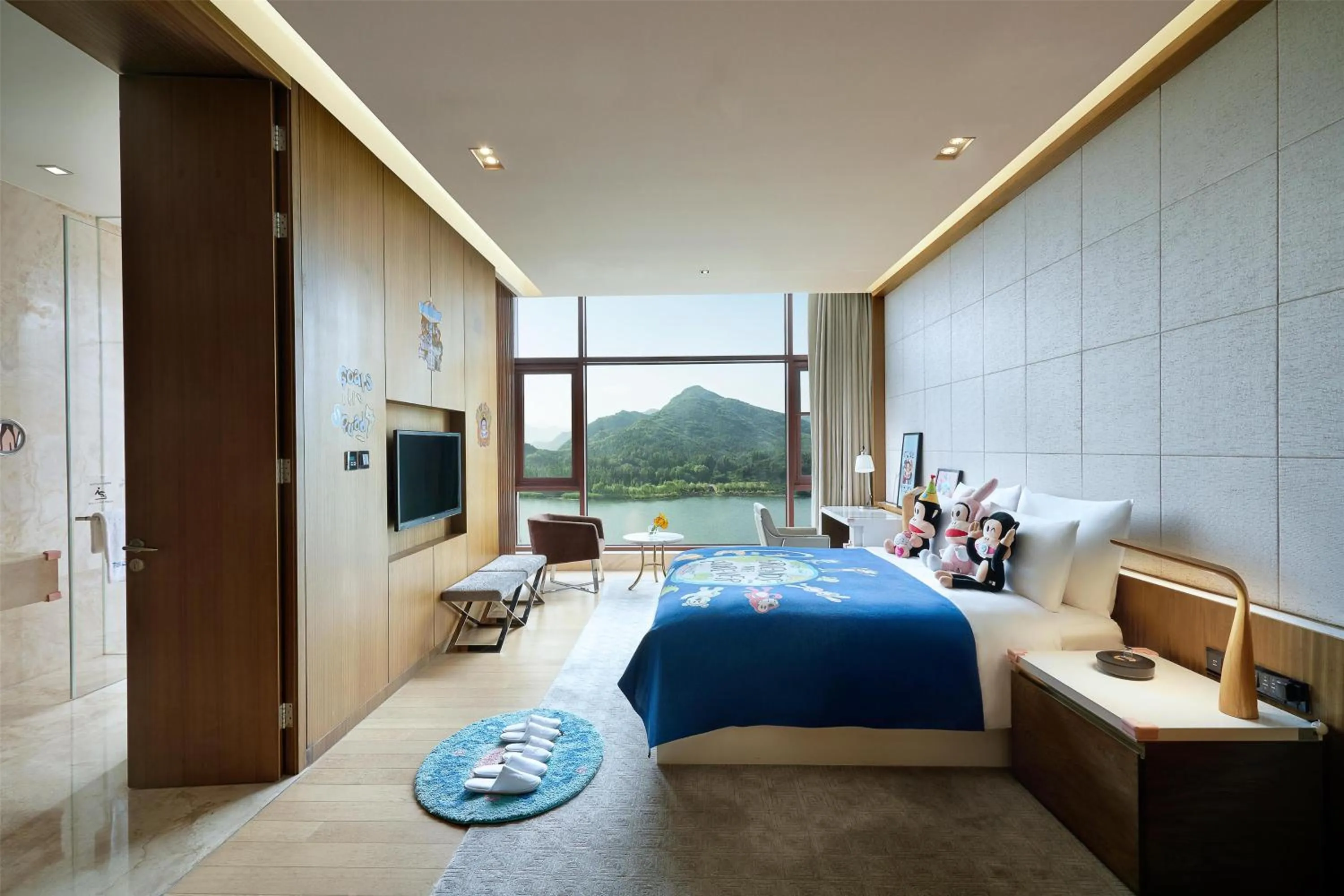 Photo of the whole room, Bed in Yanqi Hotel, Managed by Kempinski