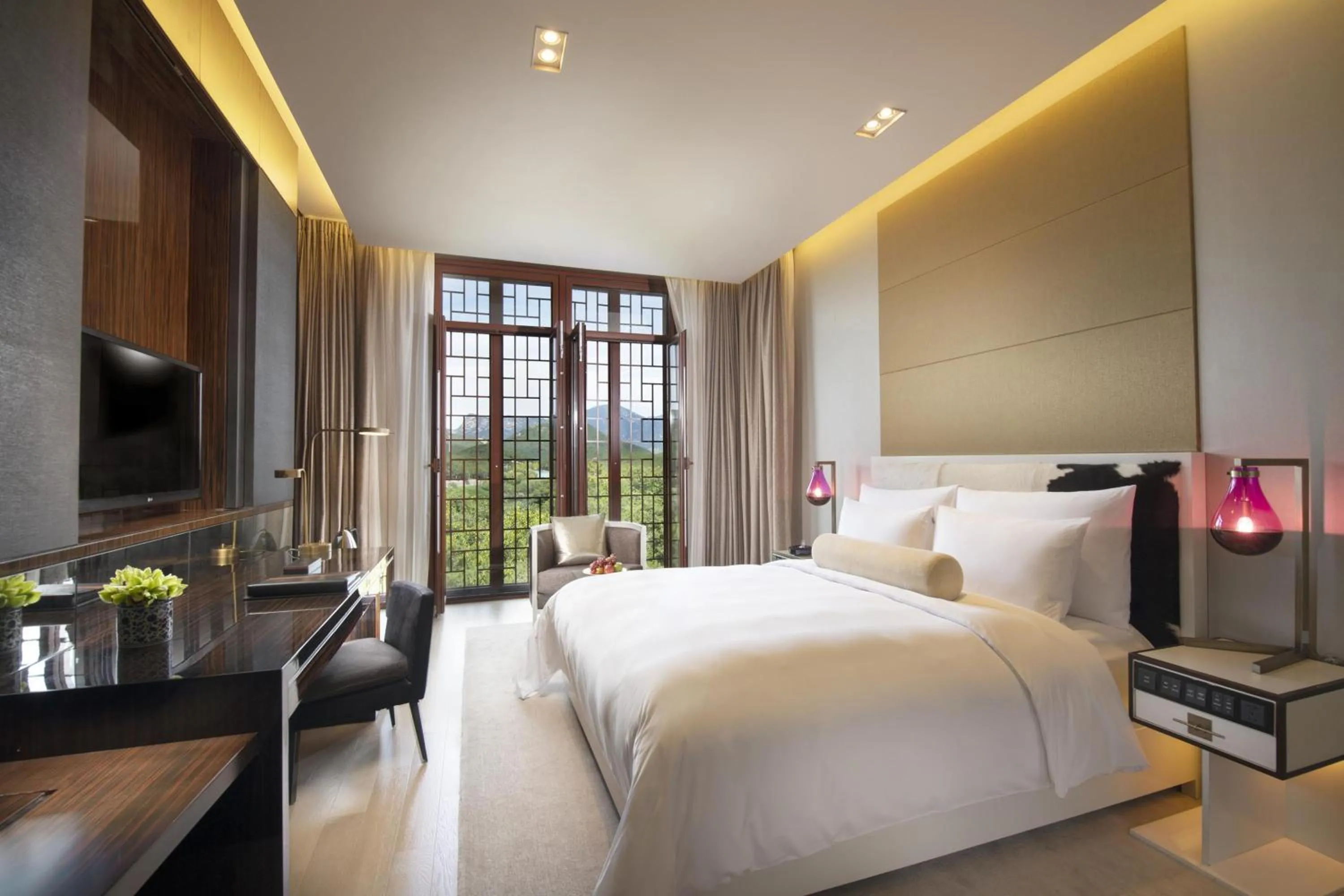 Photo of the whole room, Bed in Yanqi Hotel, Managed by Kempinski