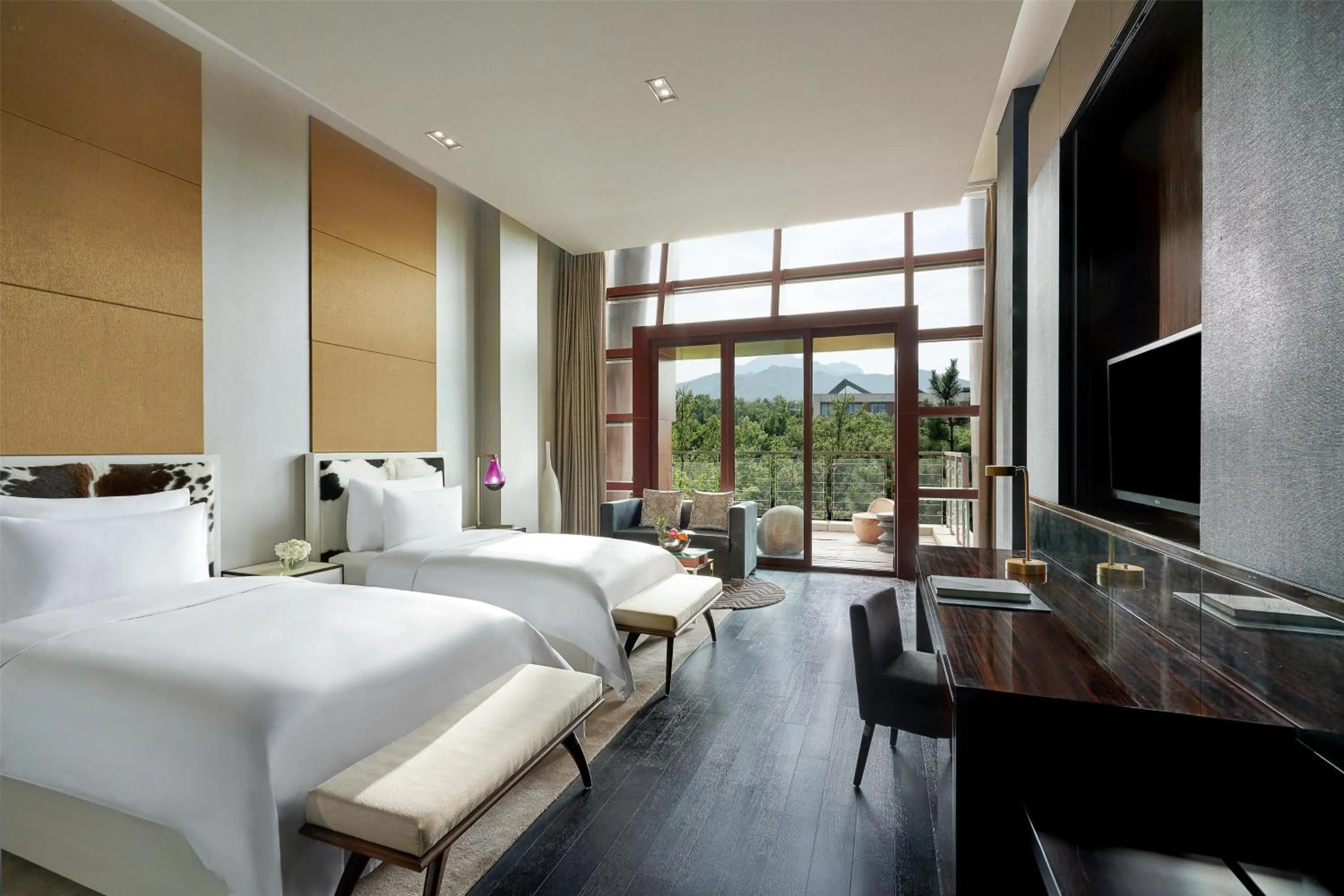 Photo of the whole room, Bed in Yanqi Hotel, Managed by Kempinski