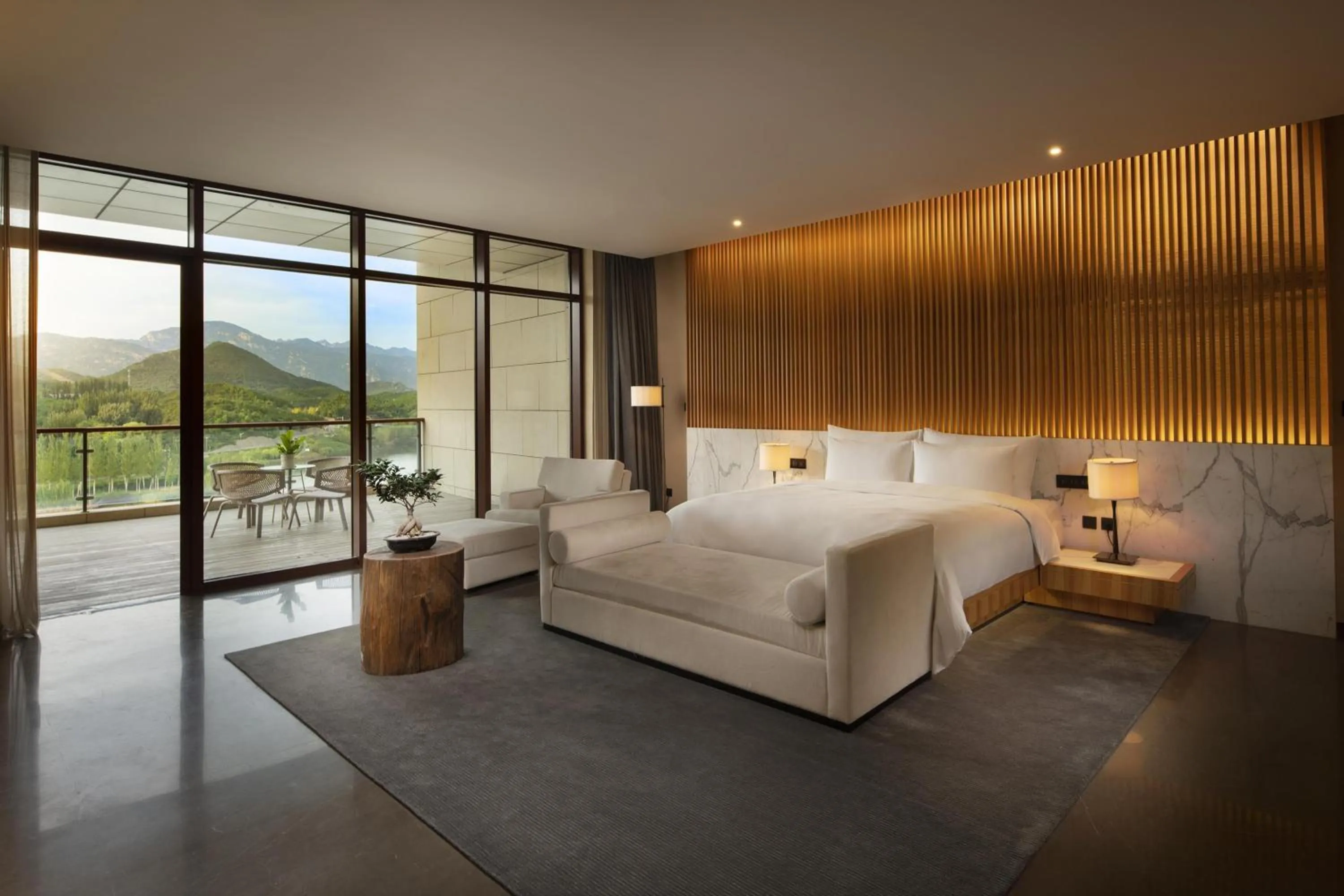 Photo of the whole room, Bed in Yanqi Hotel, Managed by Kempinski