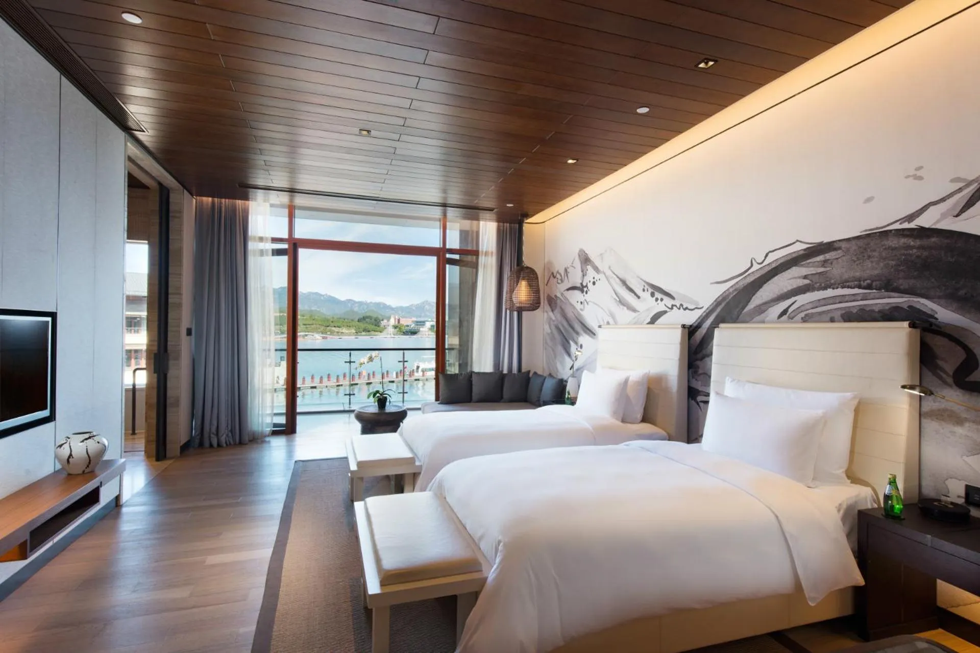 Photo of the whole room, Bed in Yanqi Hotel, Managed by Kempinski