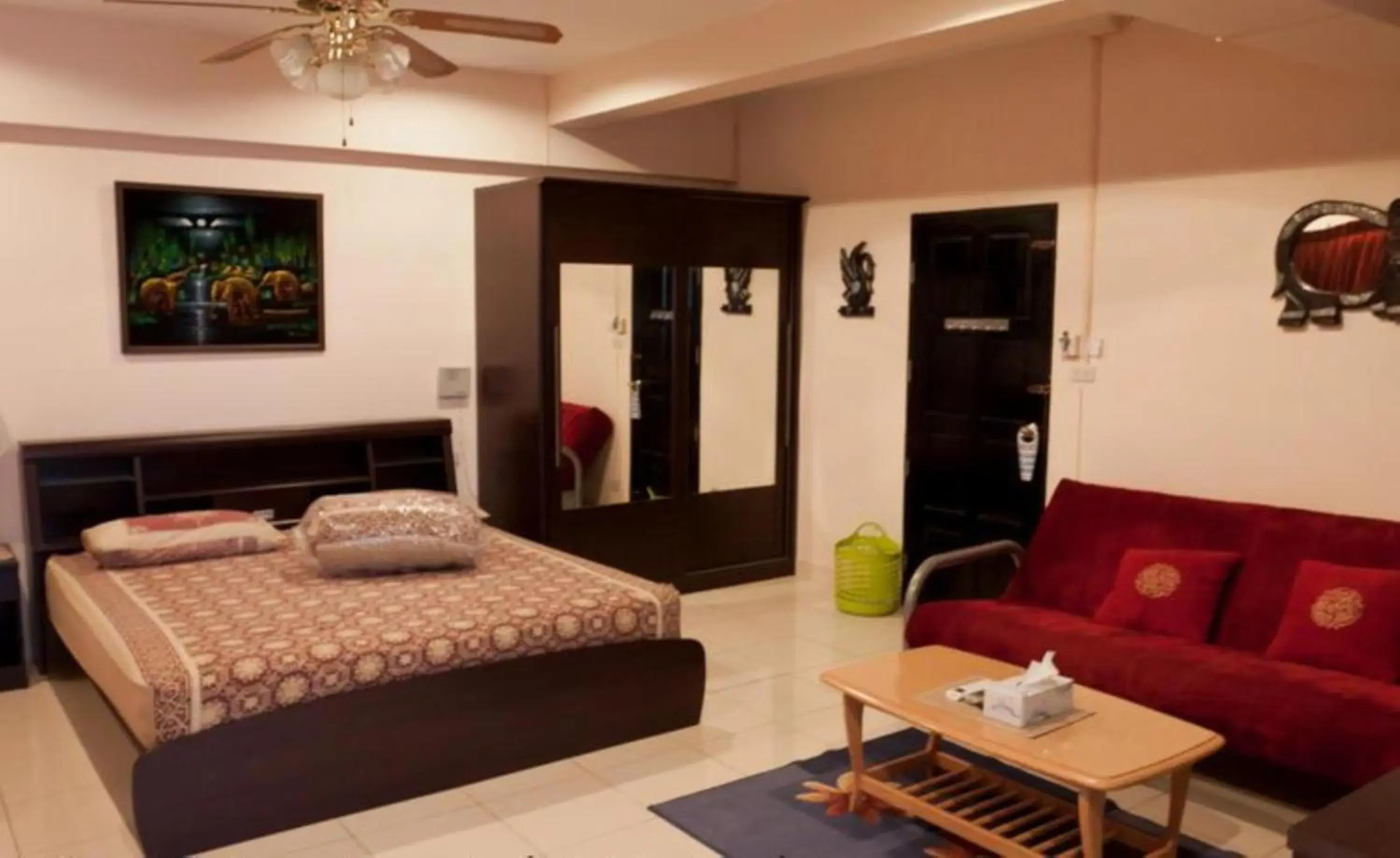 Deluxe King Room in Metro Apartments Deluxe King Room in Metro Apartments