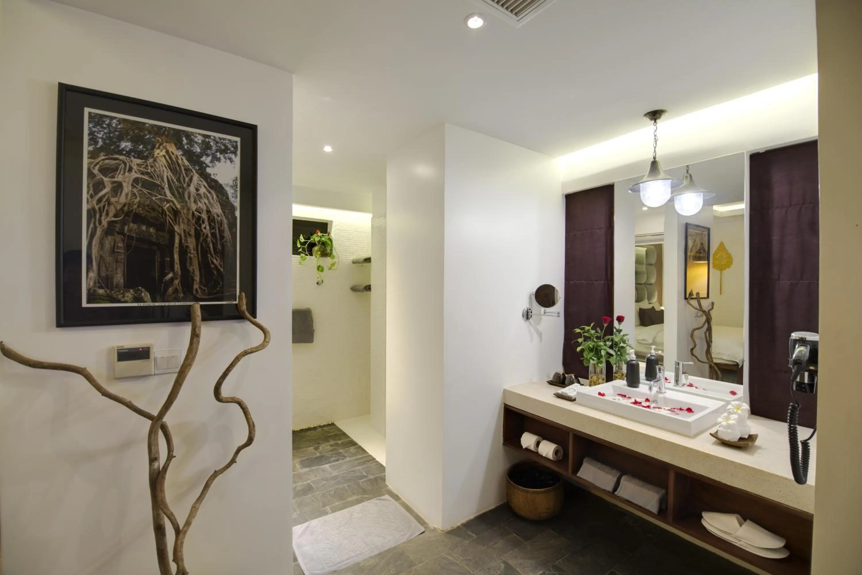 Bathroom in Solitaire Damnak Villa Hotel