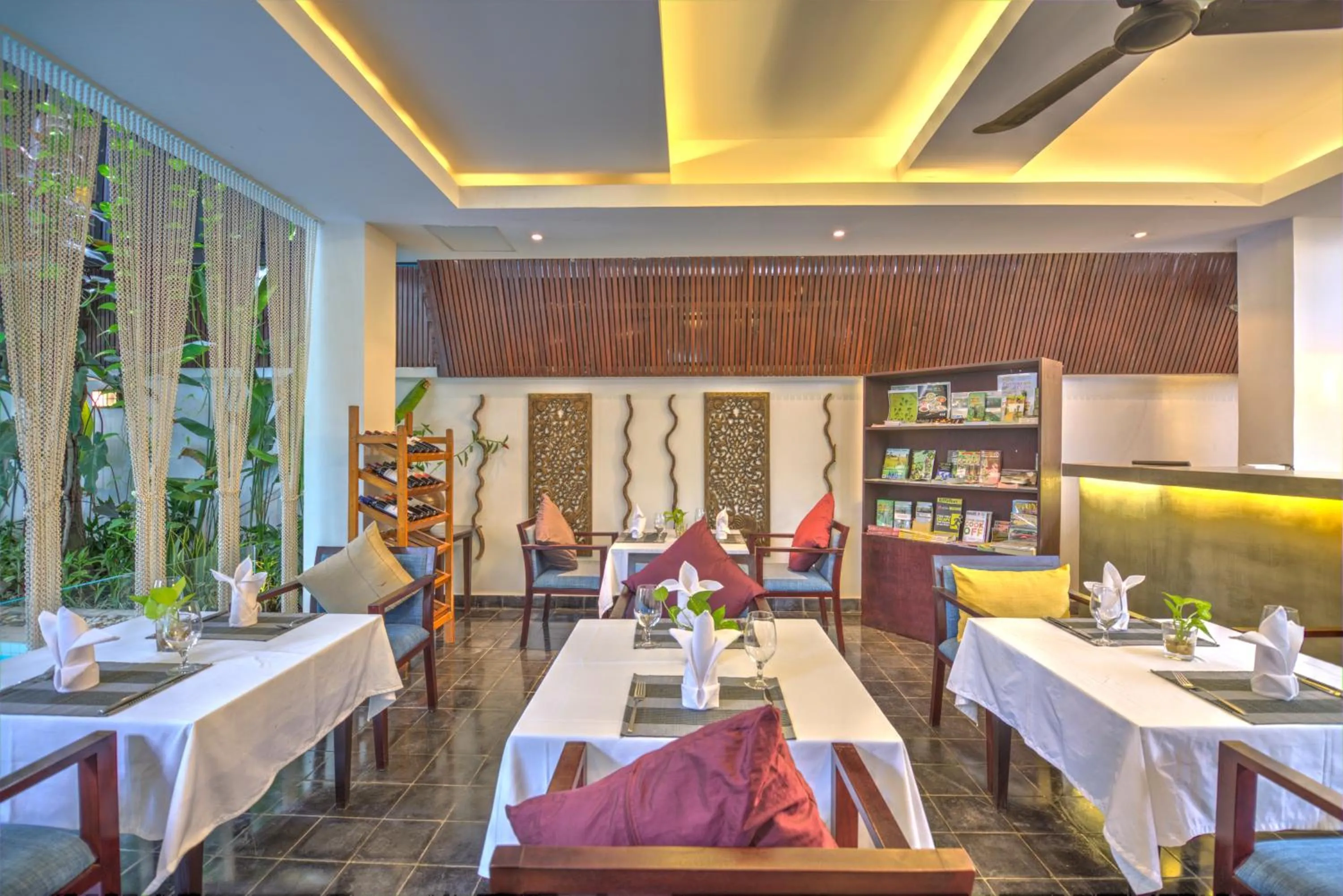 Dining area in Solitaire Damnak Villa Hotel