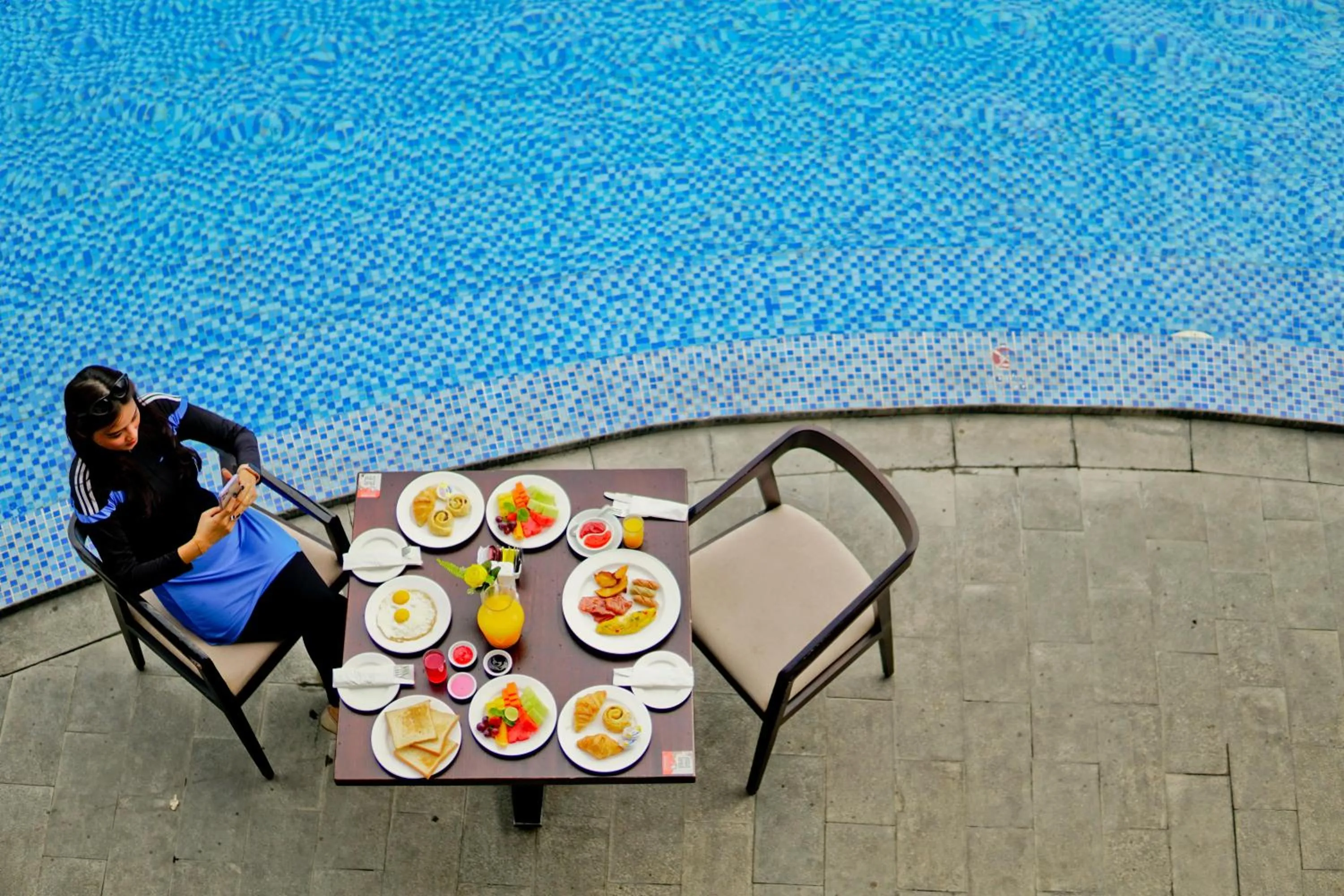 Swimming pool in Swiss-Belhotel Lampung